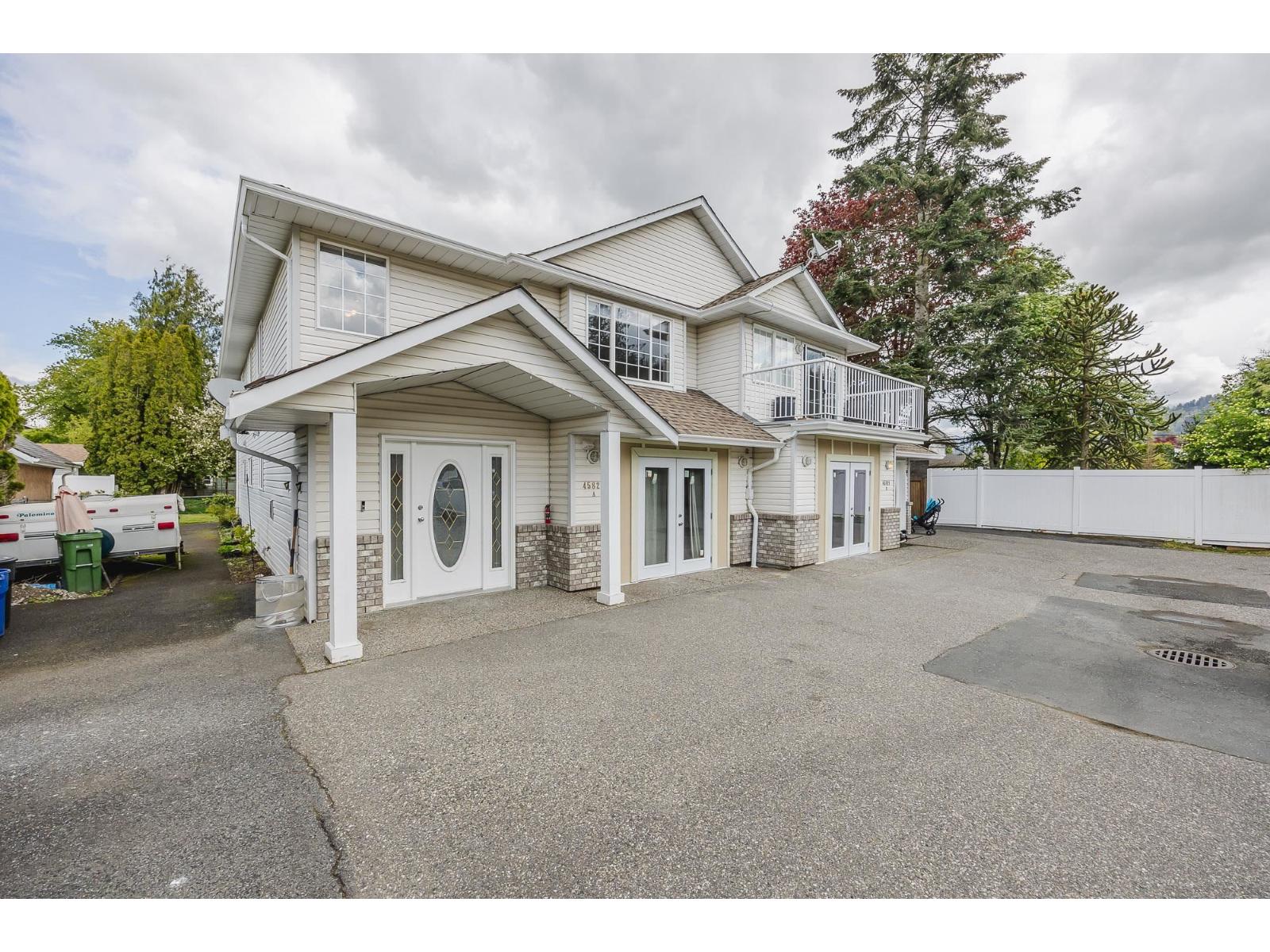 Property at 2 45821 THOMAS ROAD image 2