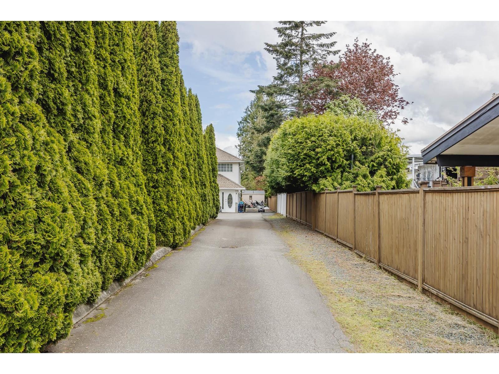 Property at 2 45821 THOMAS ROAD image 3