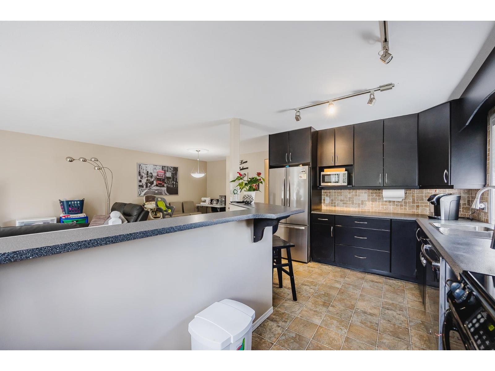 Property at 2 45821 THOMAS ROAD image 5