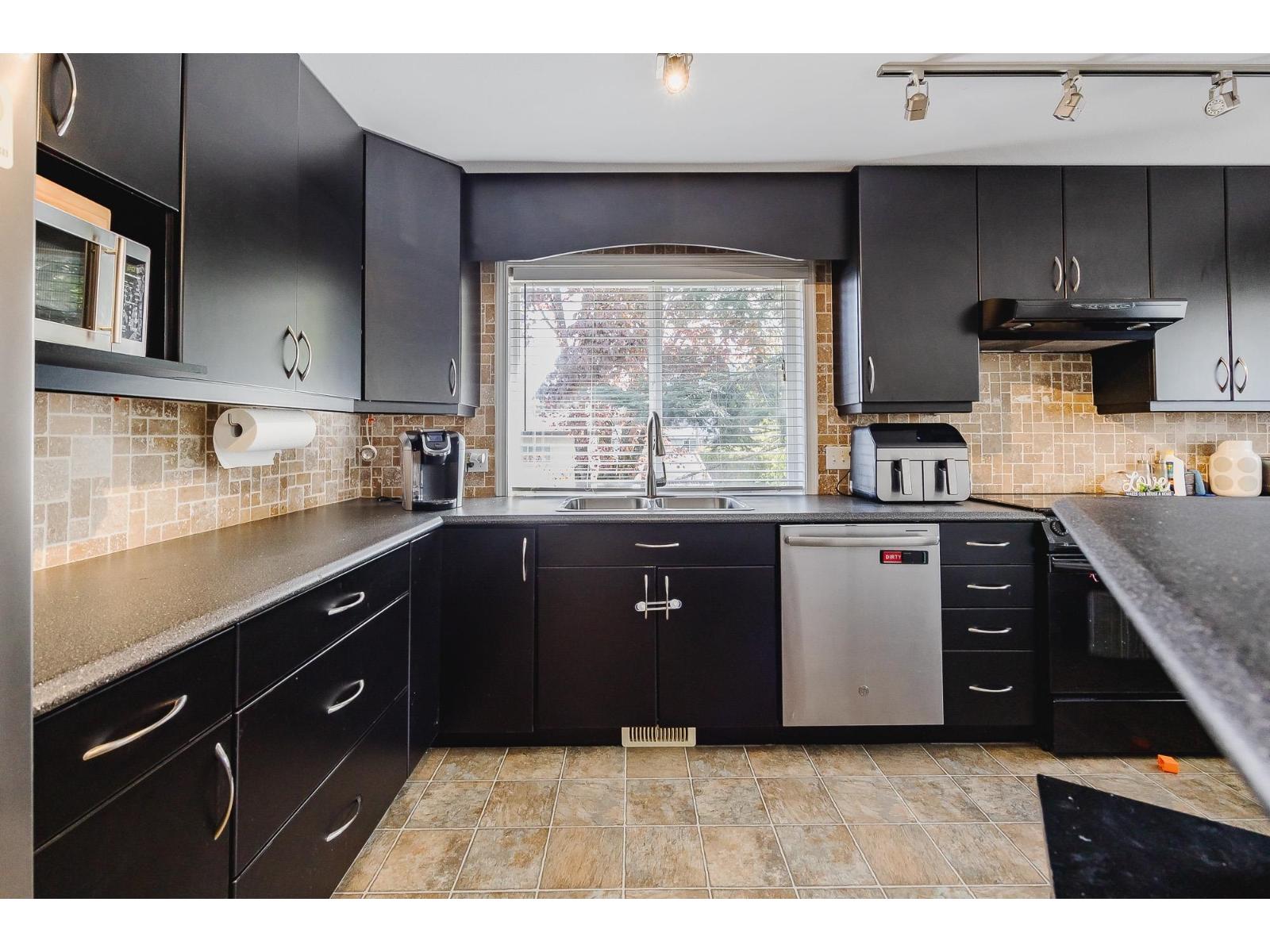Property at 2 45821 THOMAS ROAD image 4
