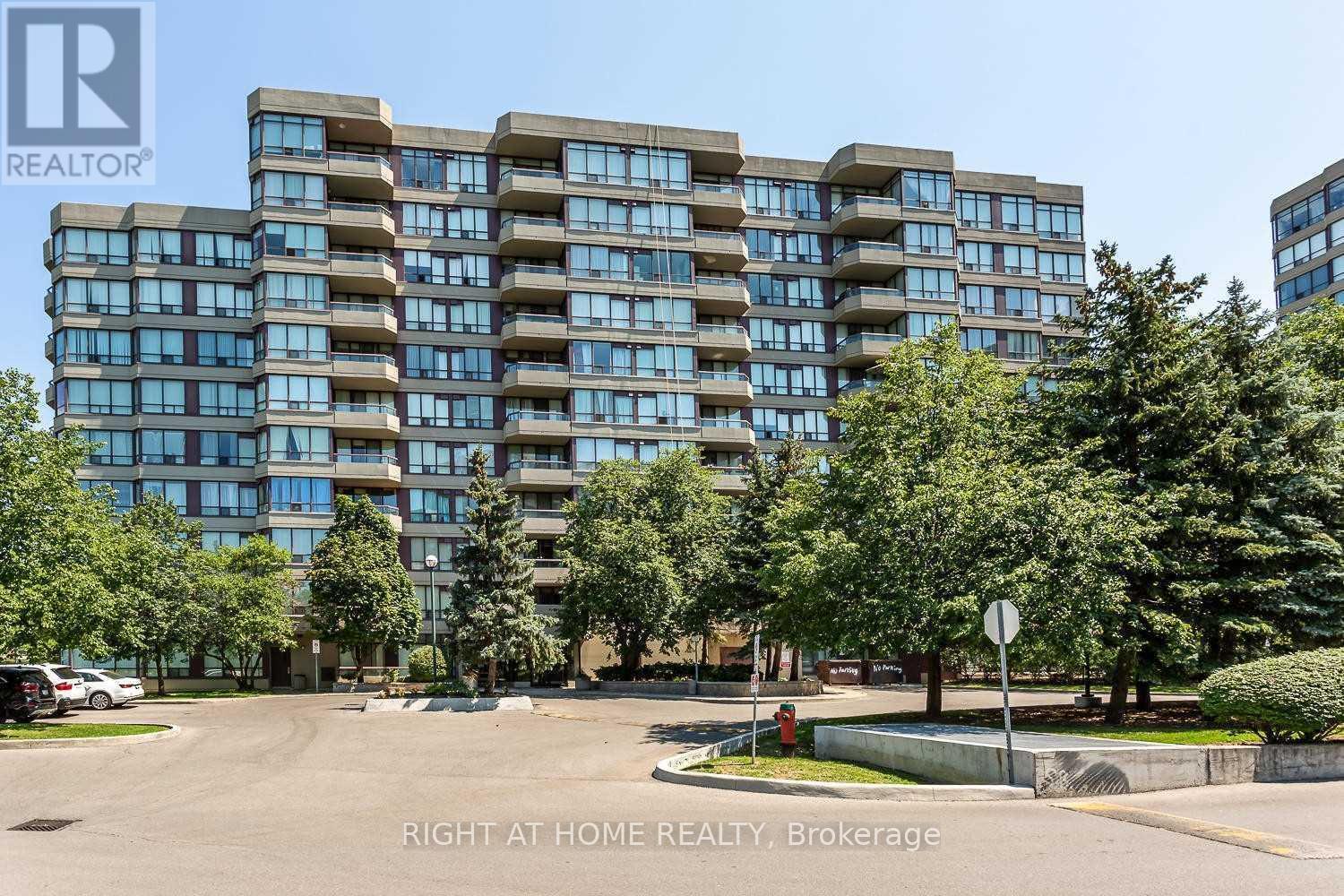 902 - 81 Townsgate Drive, Vaughan, Ontario  L4J 8E6 - Photo 1 - N12333024