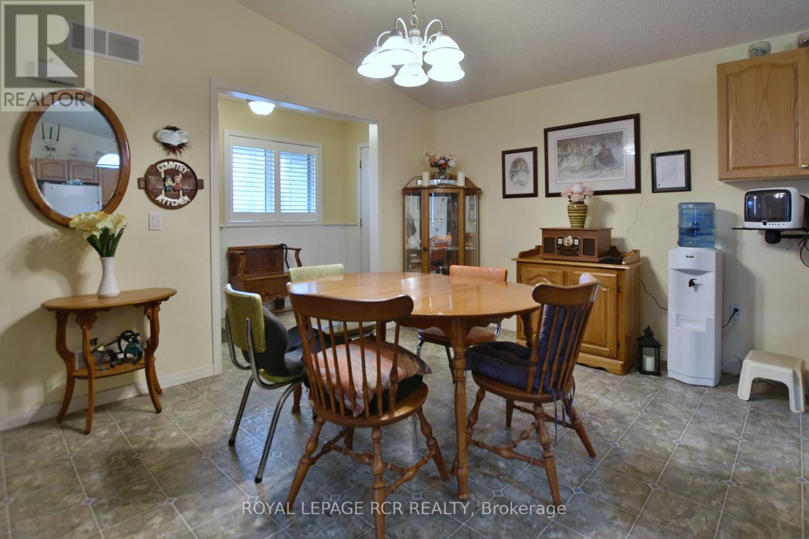 9 Indiana Avenue, Wasaga Beach, Ontario  L0L 2P0 - Photo 6 - S12333053