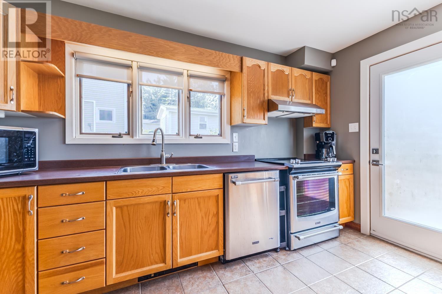 150 Lyman Street, Truro, Nova Scotia  B2N 4S4 - Photo 9 - 202516375