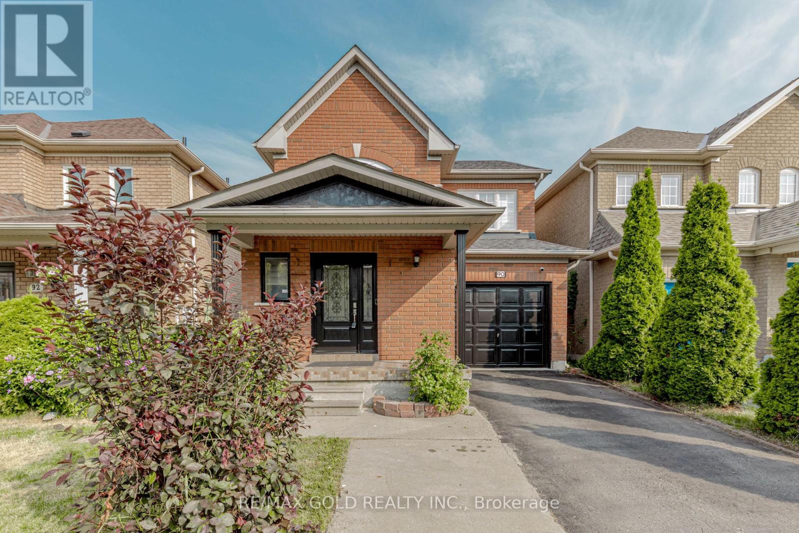 90 Tideland Drive, Brampton, Ontario  L7A 2V8 - Photo 2 - W12333107
