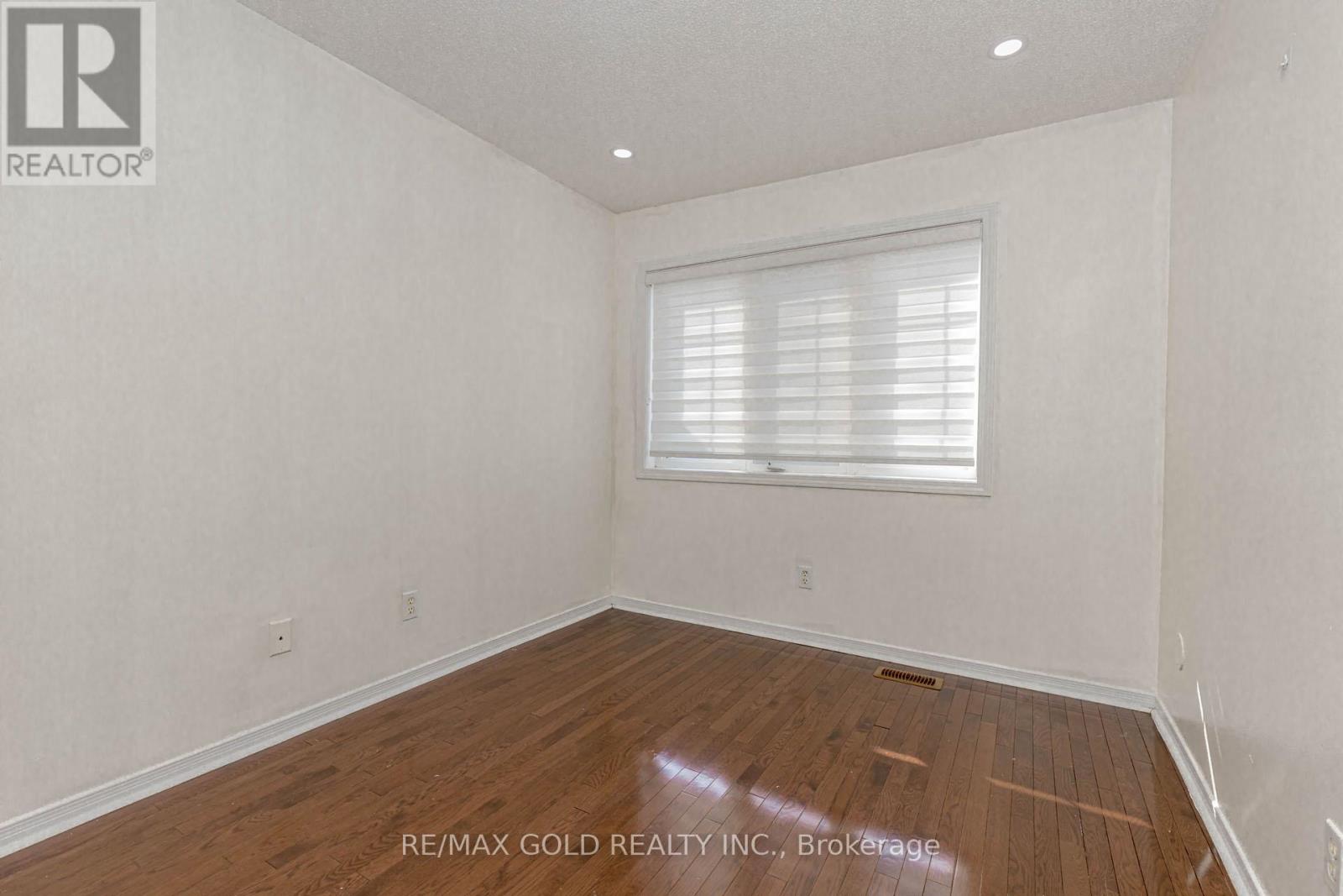 90 Tideland Drive, Brampton, Ontario  L7A 2V8 - Photo 21 - W12333107