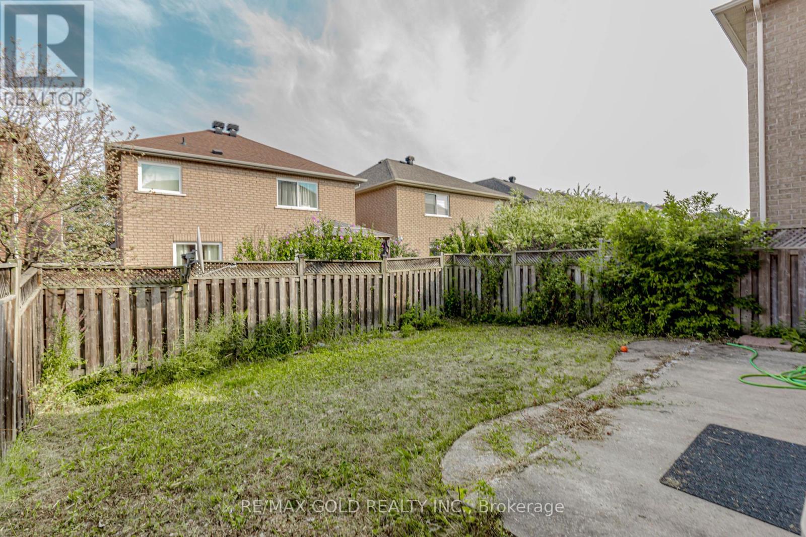 90 Tideland Drive, Brampton, Ontario  L7A 2V8 - Photo 27 - W12333107