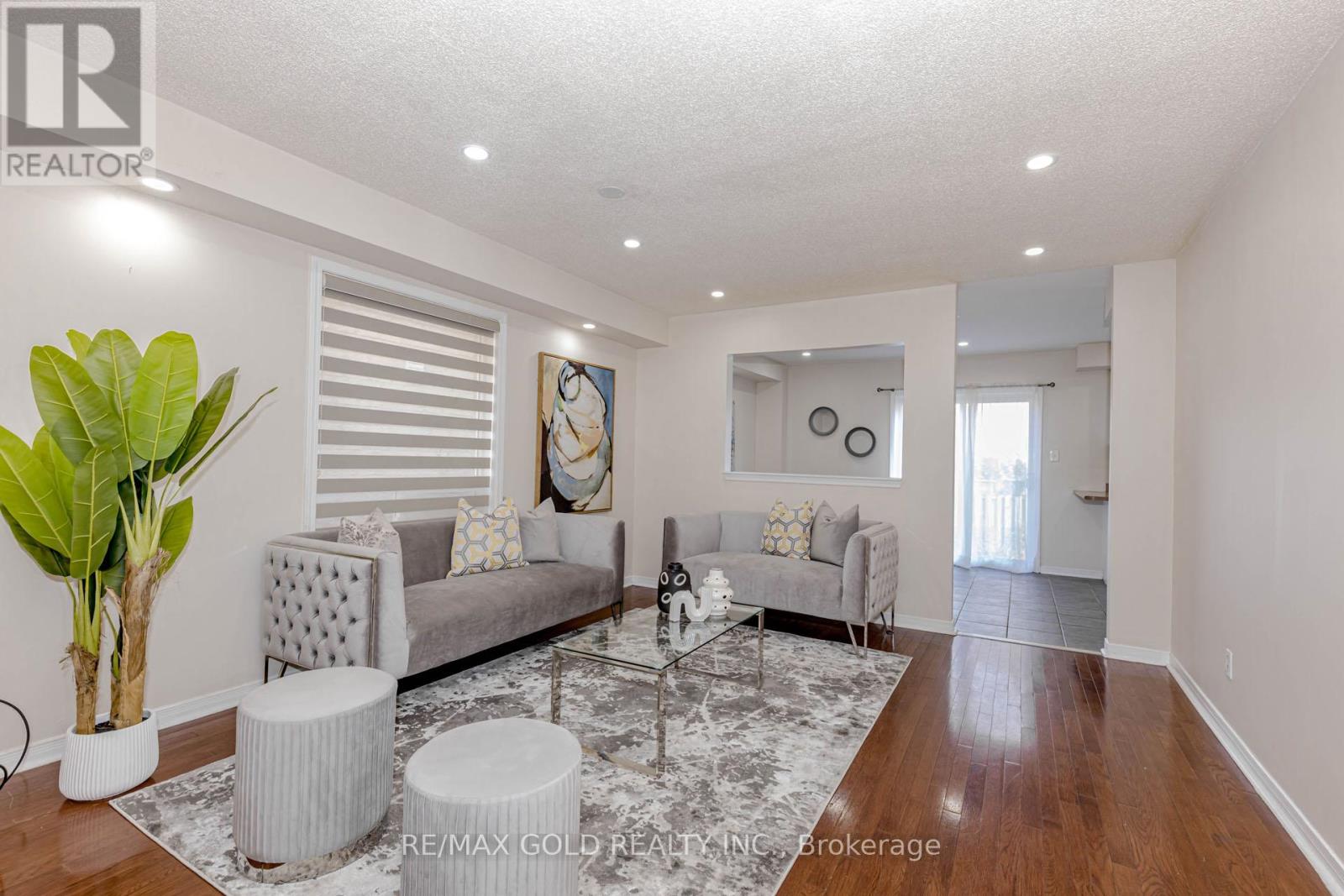90 Tideland Drive, Brampton, Ontario  L7A 2V8 - Photo 5 - W12333107