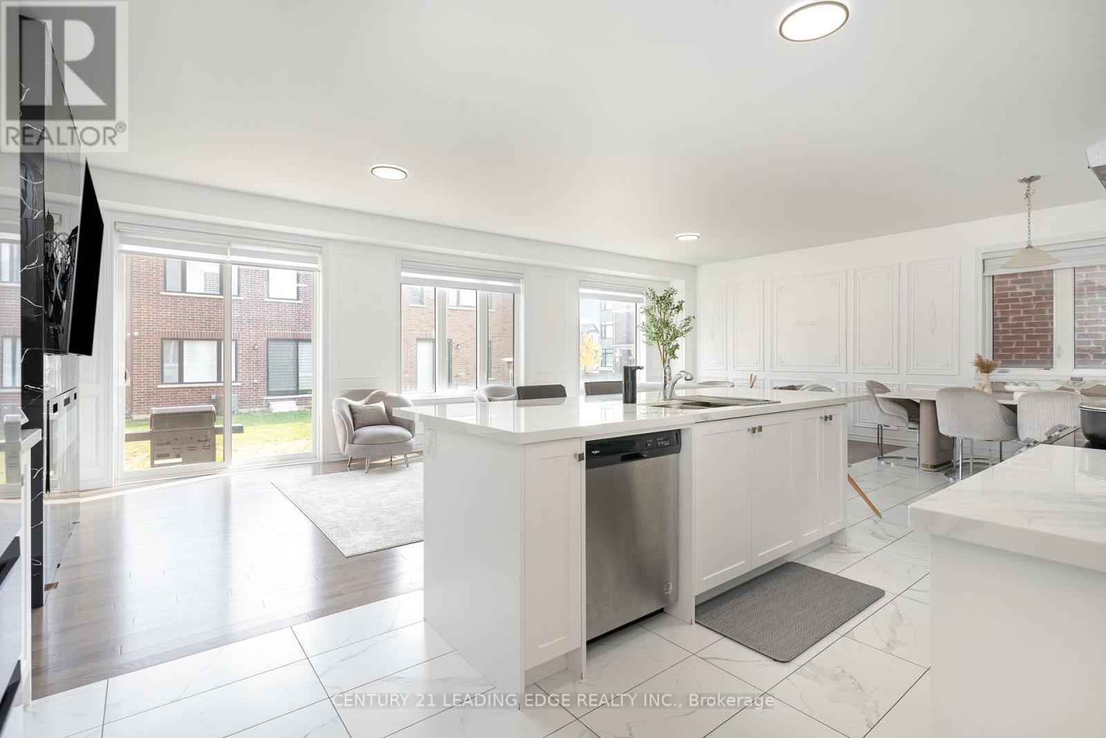 35 Petch Avenue, Caledon, Ontario  L7C 4J7 - Photo 10 - W12333123