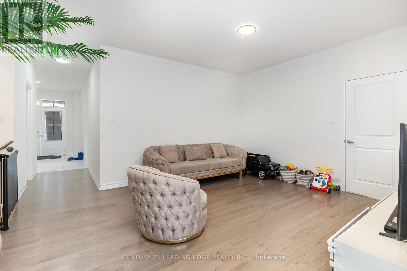 35 Petch Avenue, Caledon, Ontario  L7C 4J7 - Photo 22 - W12333123