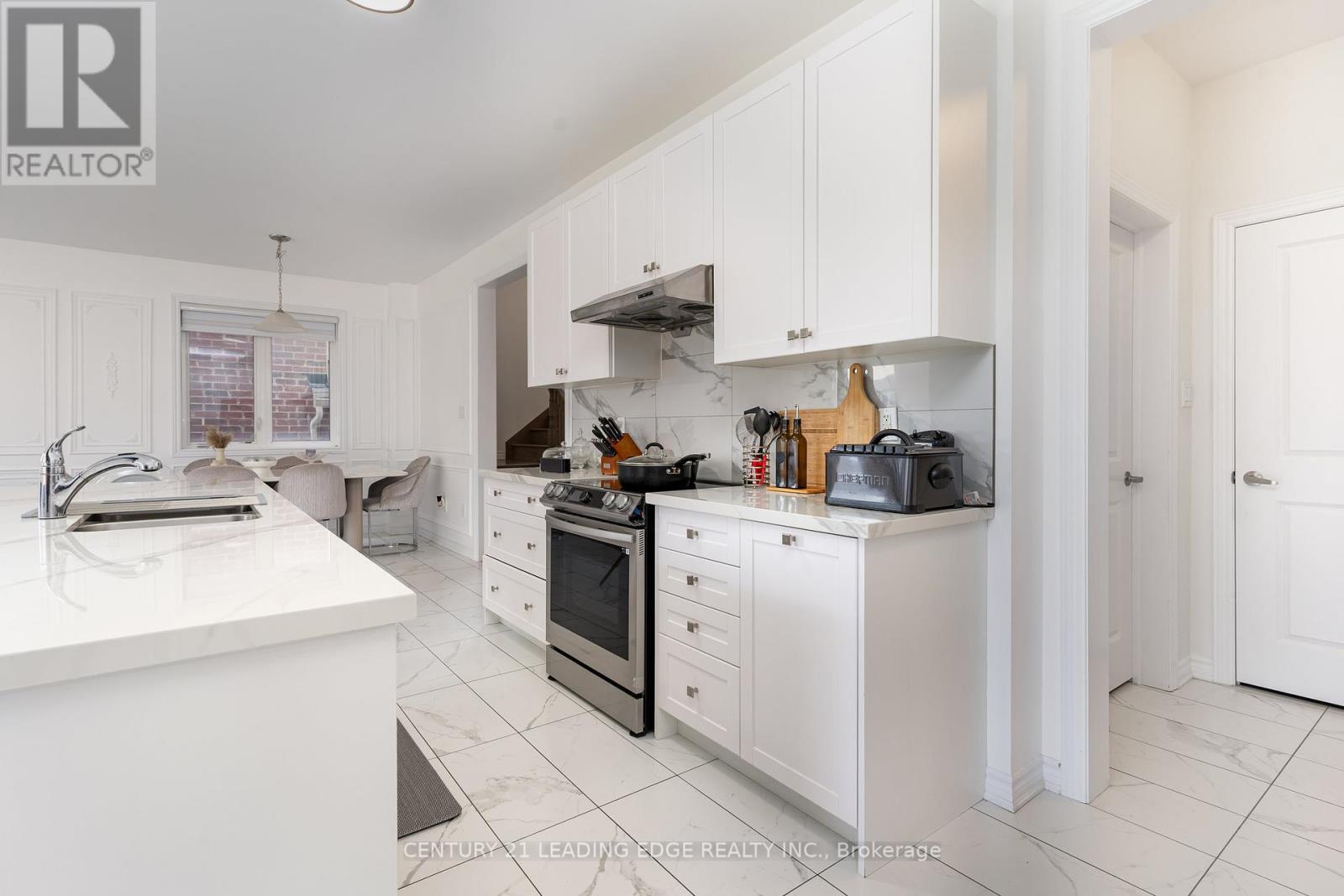 35 Petch Avenue, Caledon, Ontario  L7C 4J7 - Photo 9 - W12333123