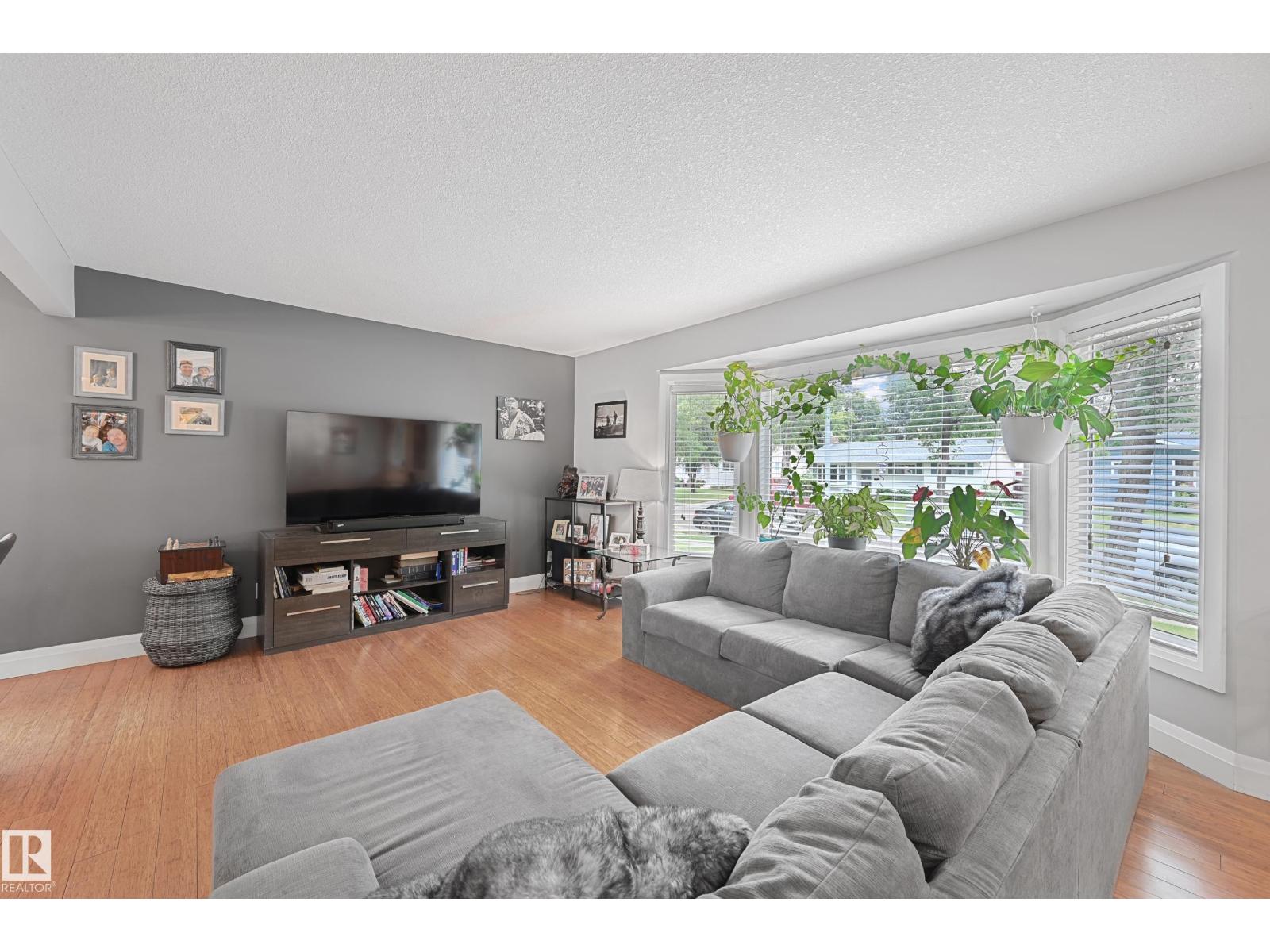 Property at 69 LAMBERT CR image 3