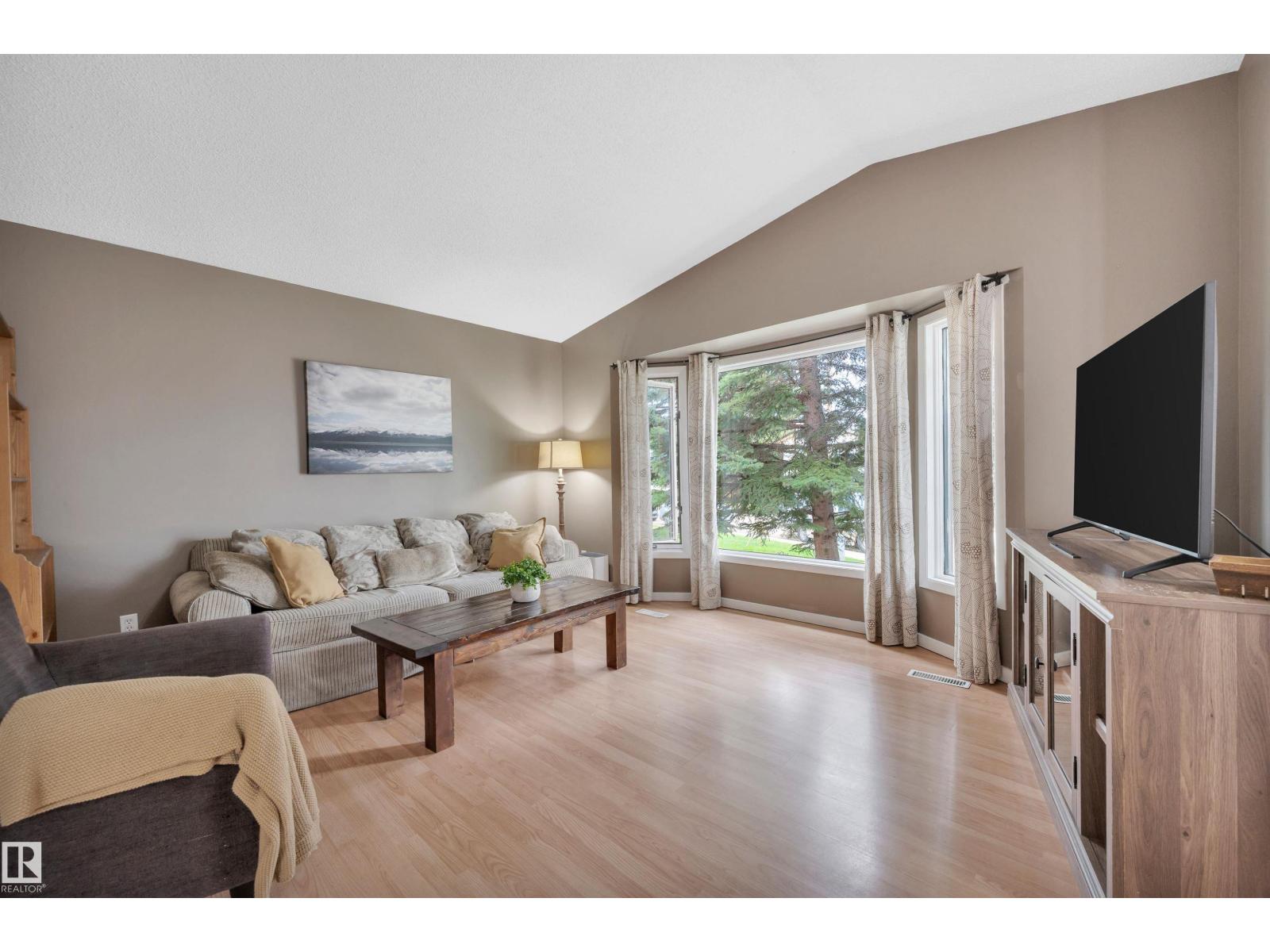 Property at 3507 41 AV NW image 2