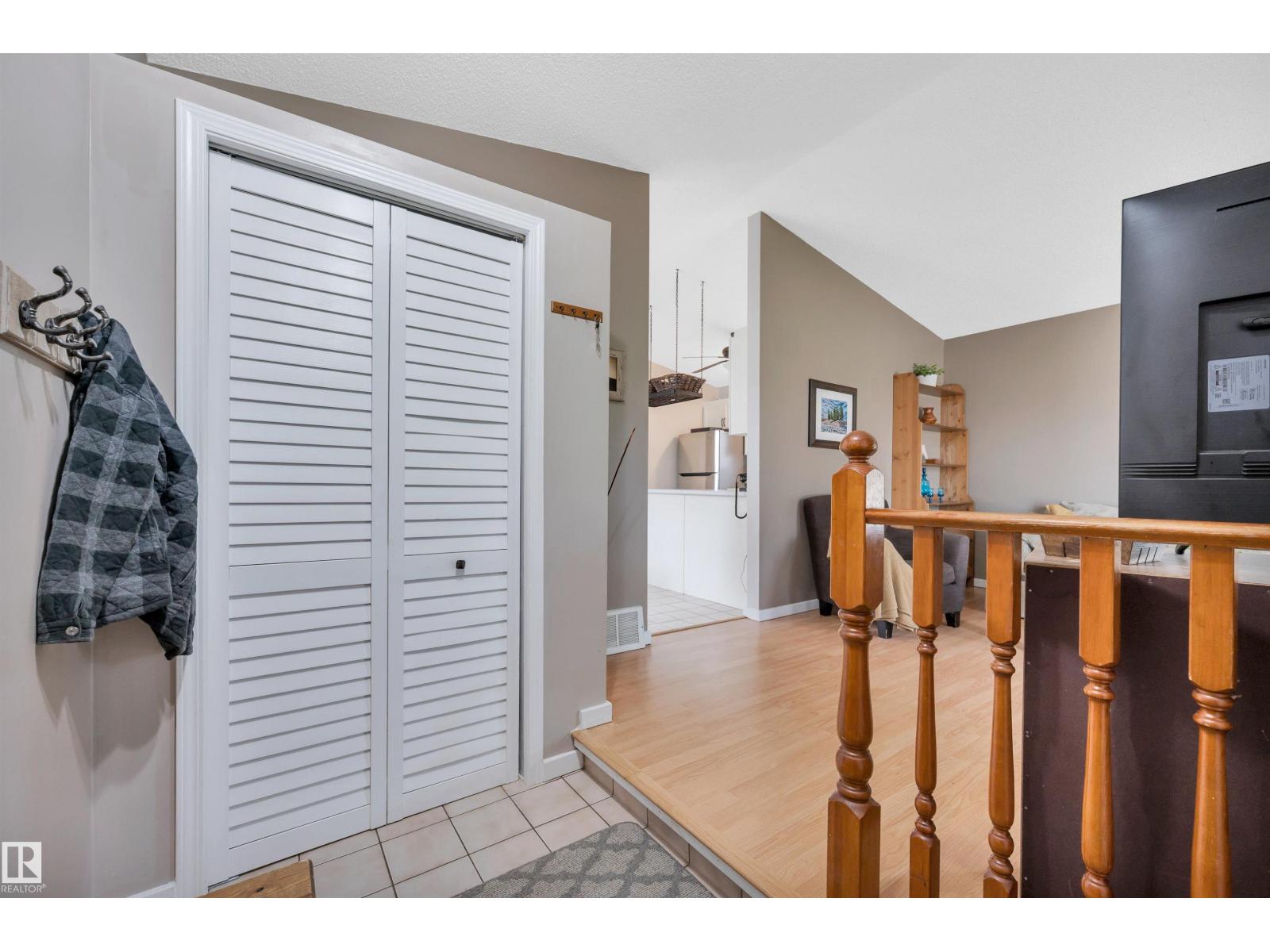 Property at 3507 41 AV NW image 1