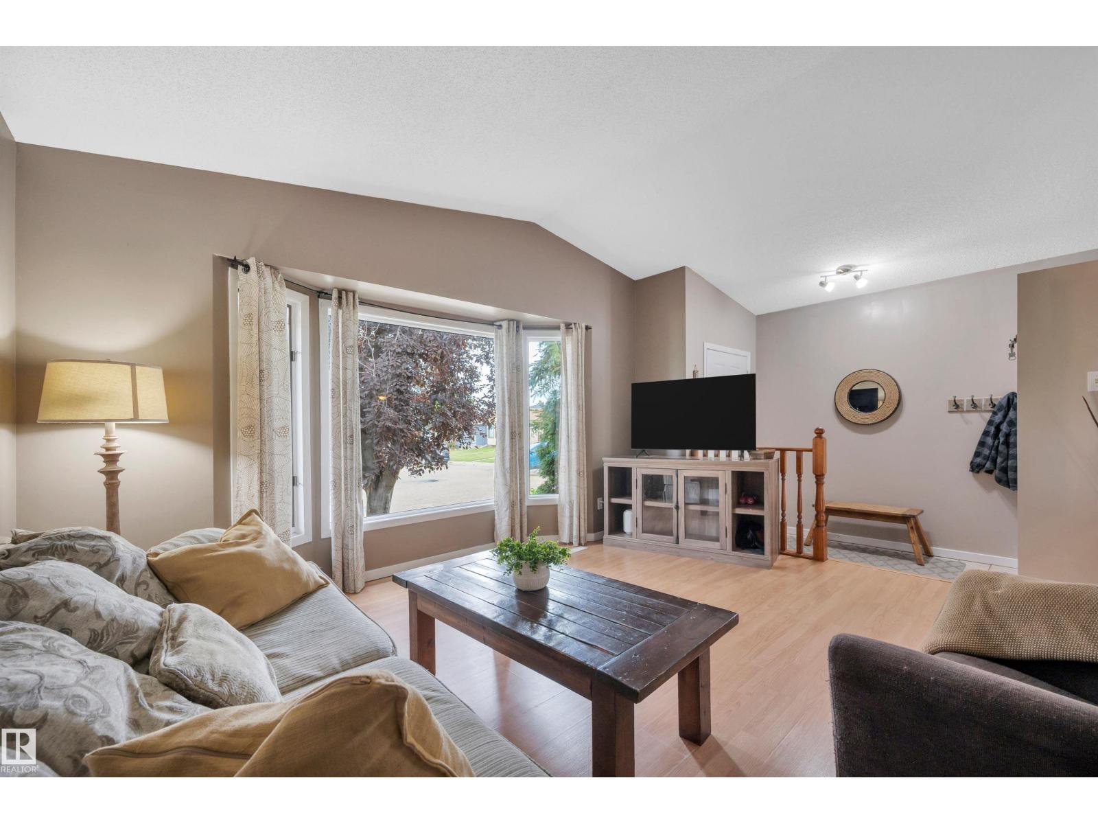 Property at 3507 41 AV NW image 3