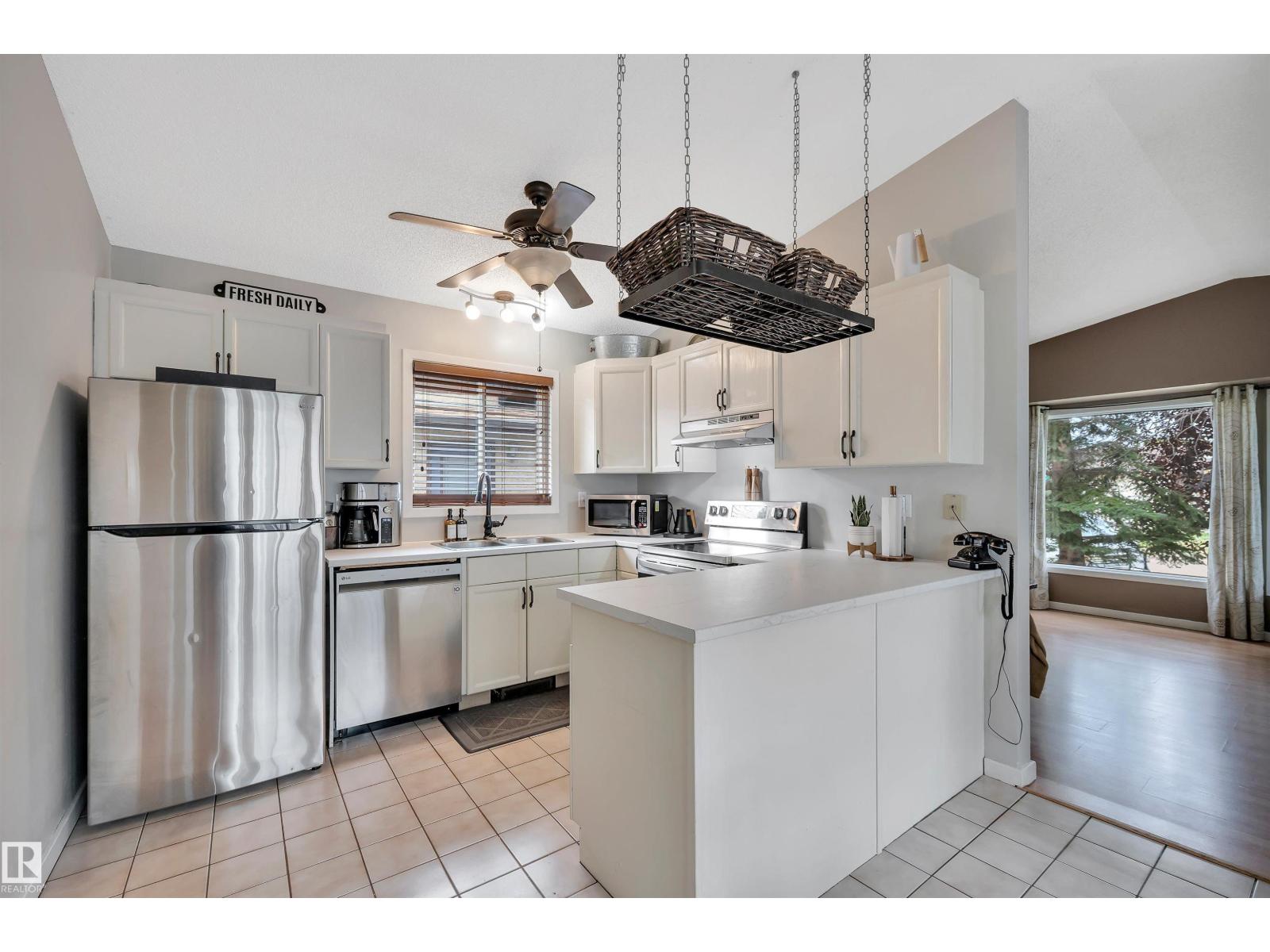 Property at 3507 41 AV NW image 4
