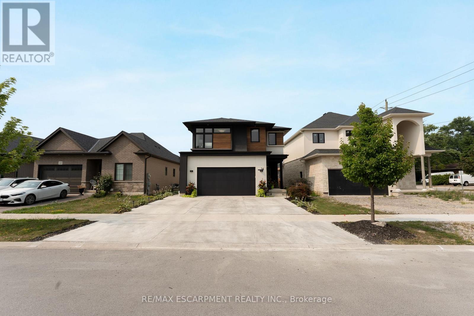 14 Willowbrook Drive, Welland, Ontario  L3C 0G1 - Photo 2 - X12333010