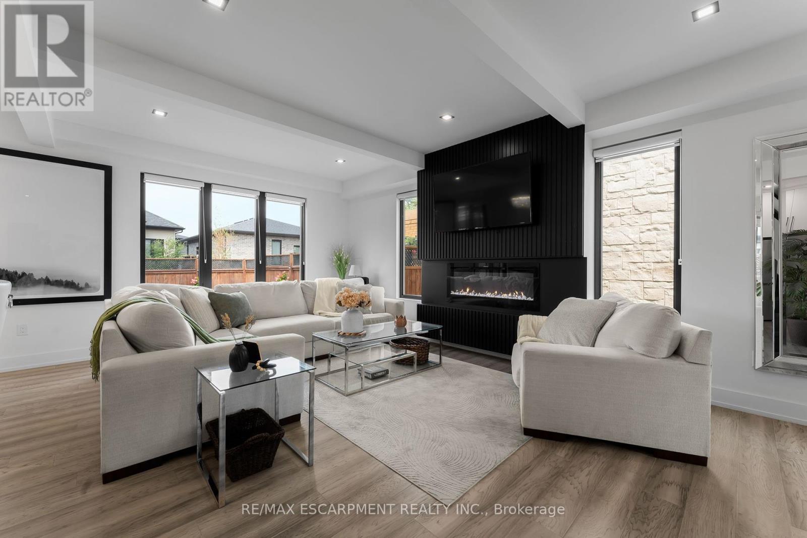 14 Willowbrook Drive, Welland, Ontario  L3C 0G1 - Photo 6 - X12333010