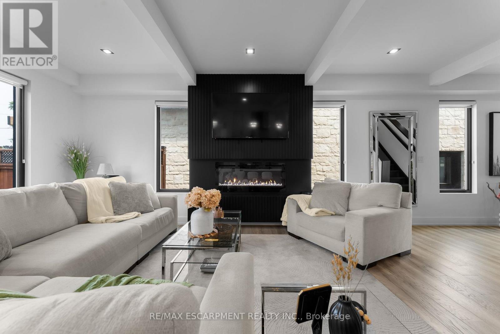 14 Willowbrook Drive, Welland, Ontario  L3C 0G1 - Photo 7 - X12333010