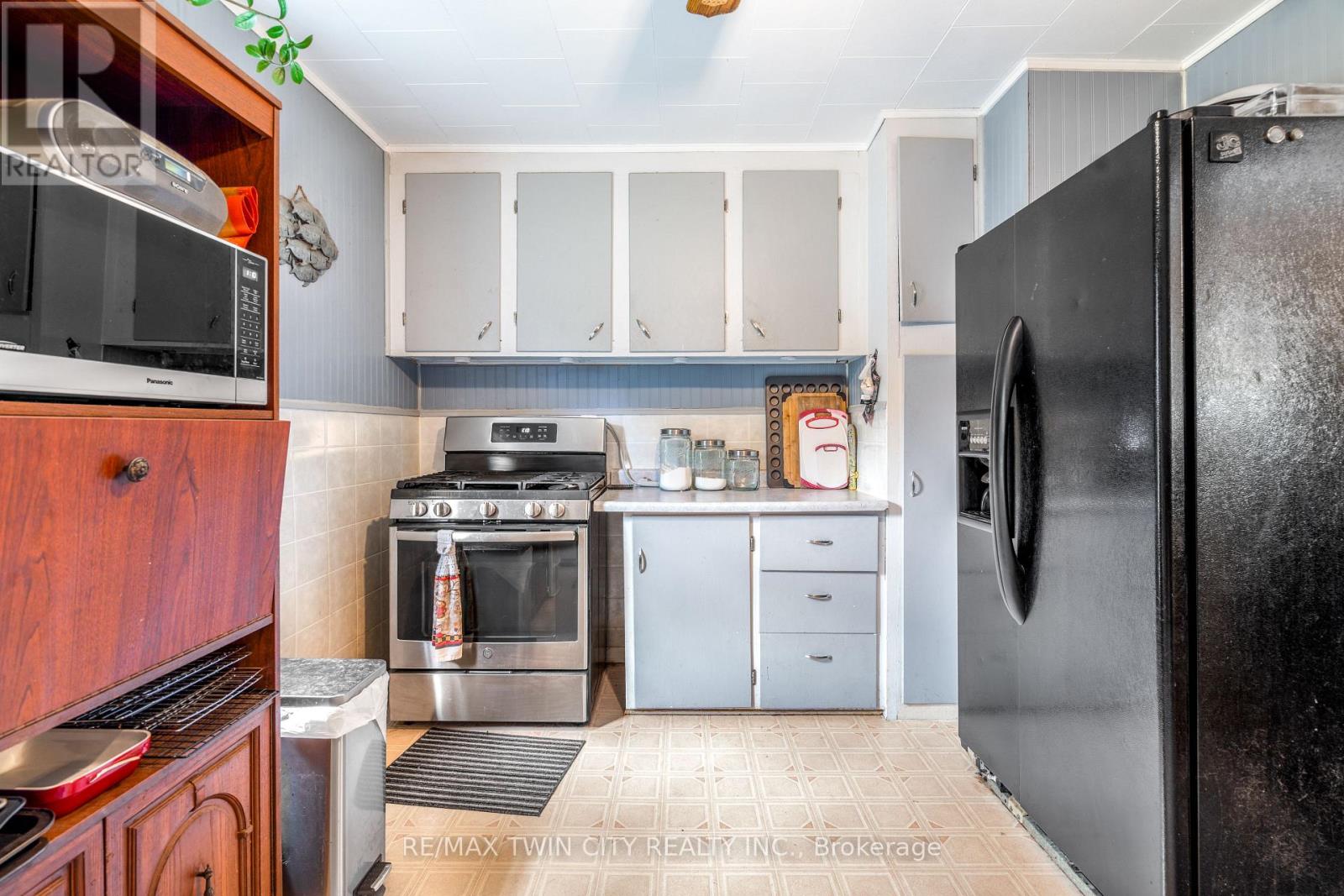 141 Queen Street, Norfolk, Ontario  N0E 1P0 - Photo 33 - X12333027