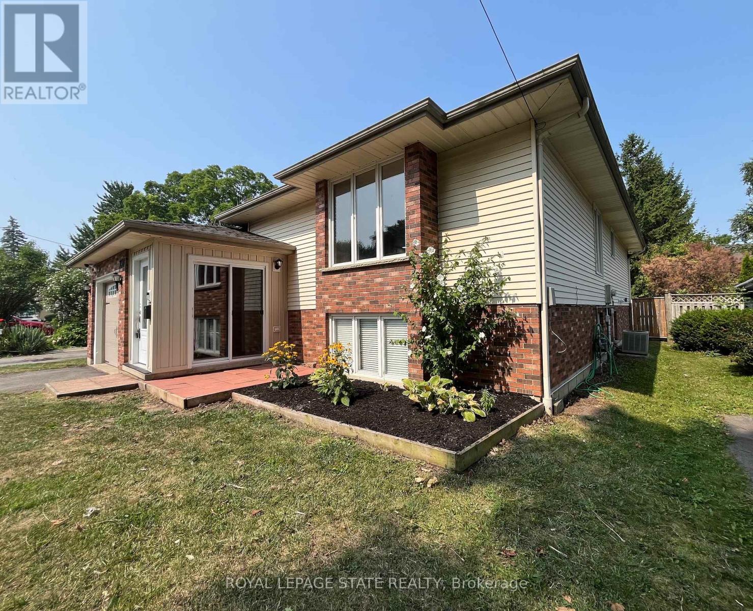 Property at 730 JOHN STREET image 4