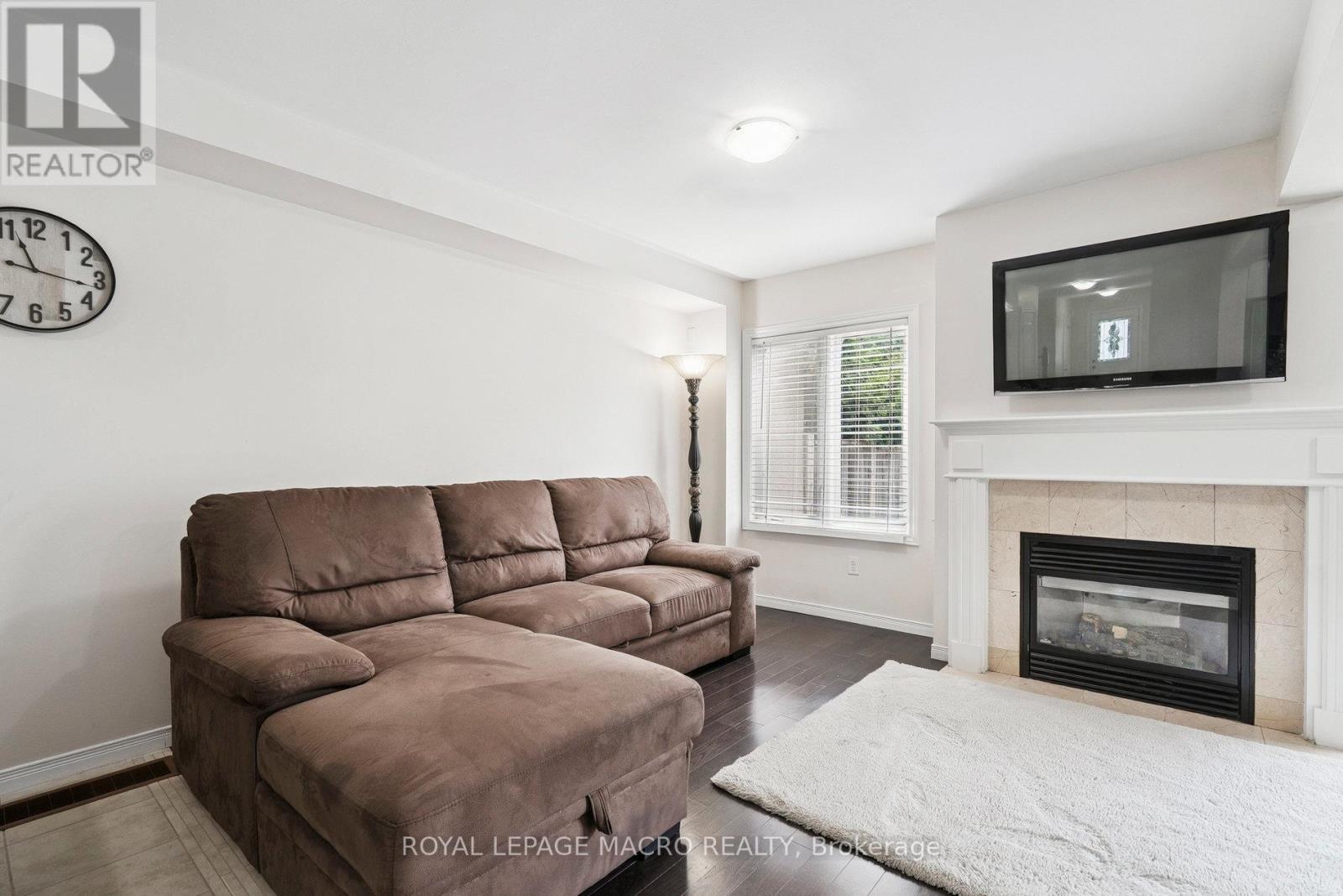 29 Trafalgar Drive, Hamilton (Stoney Creek), Ontario  L8J 0E2 - Photo 10 - X12333125
