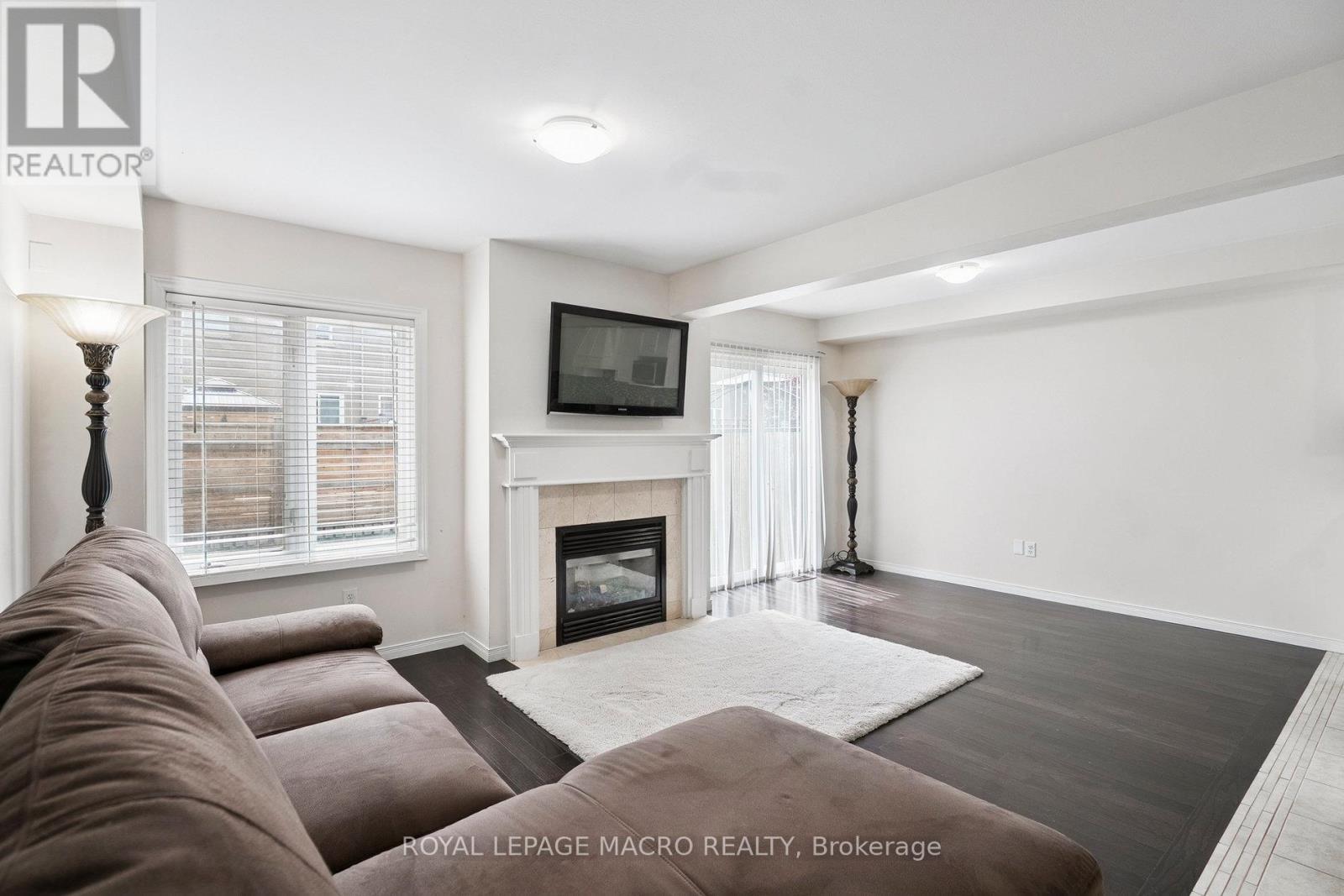 29 Trafalgar Drive, Hamilton (Stoney Creek), Ontario  L8J 0E2 - Photo 11 - X12333125