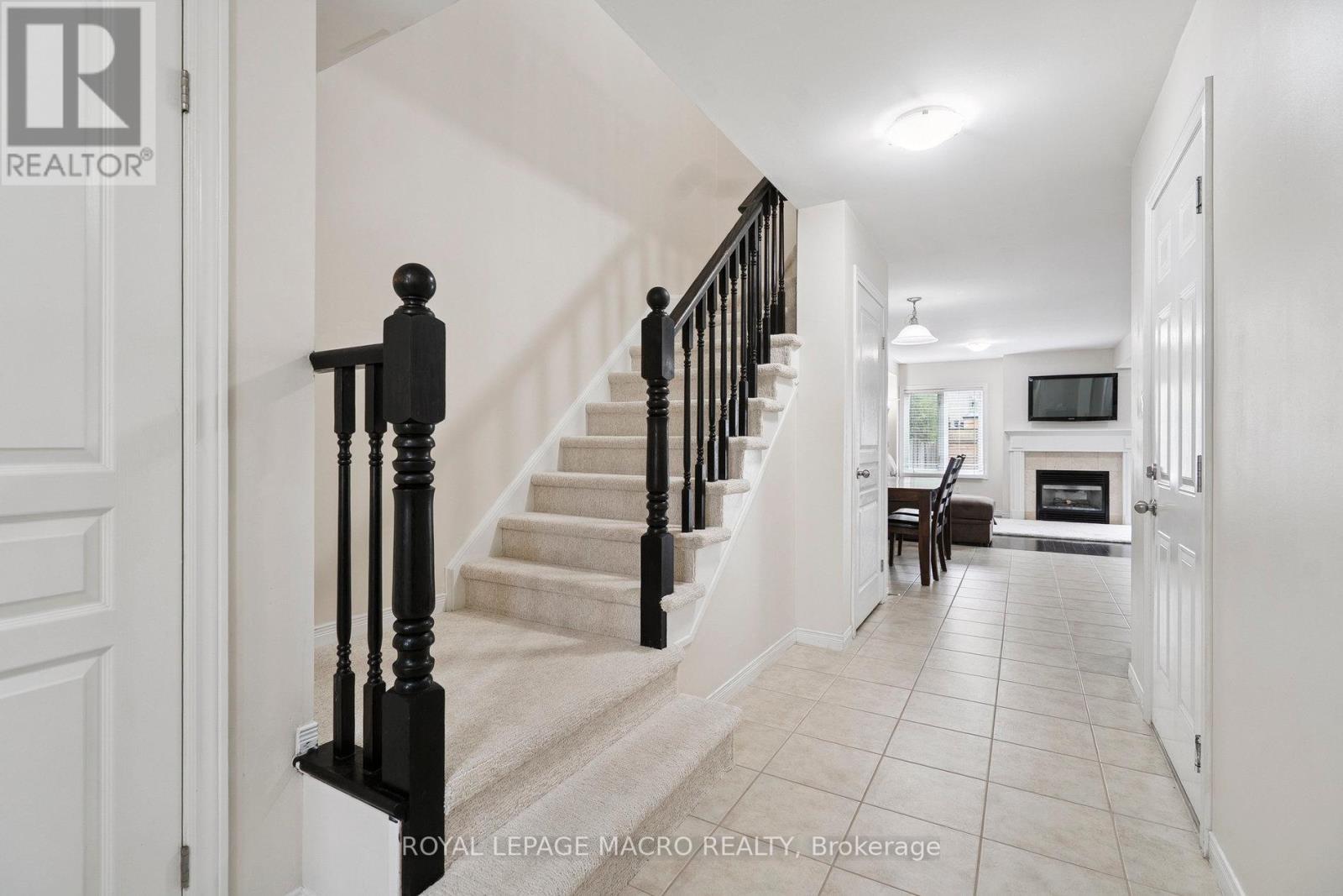 29 Trafalgar Drive, Hamilton (Stoney Creek), Ontario  L8J 0E2 - Photo 7 - X12333125