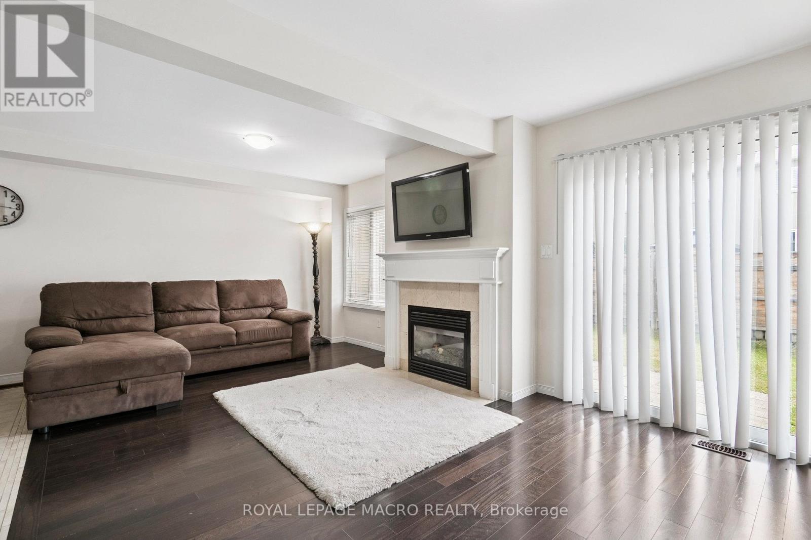 29 Trafalgar Drive, Hamilton (Stoney Creek), Ontario  L8J 0E2 - Photo 8 - X12333125