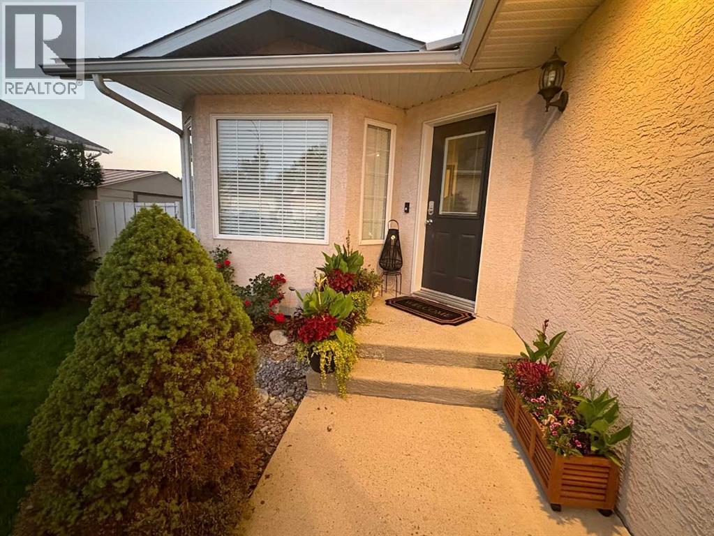 Property at 167 Mt Rundle Road W image 2