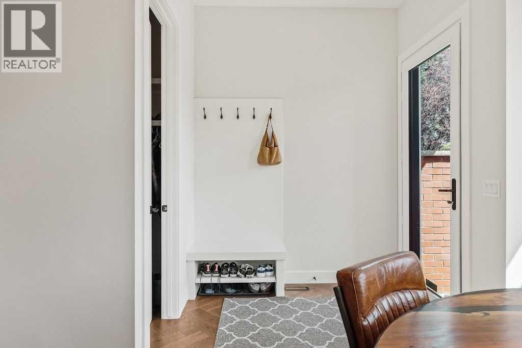 Property at 301 16 Street NW image 3