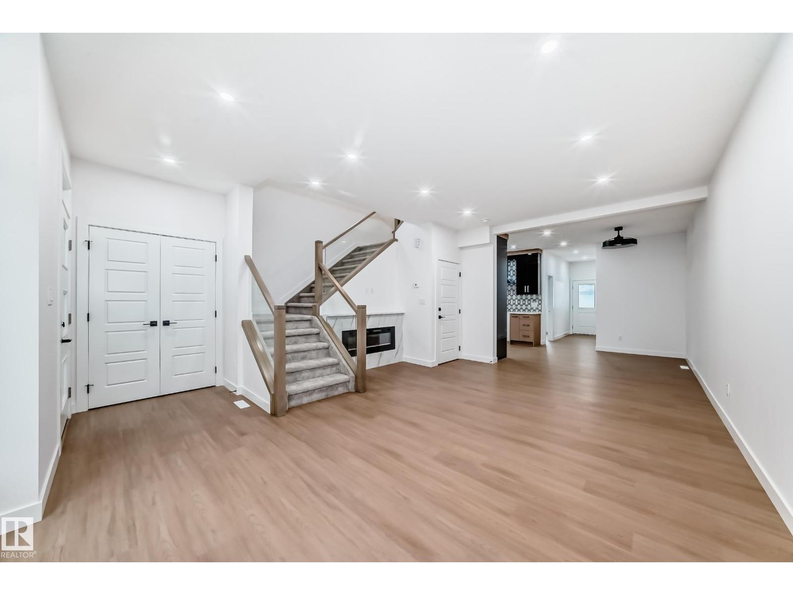 Property at 12034 47 ST NW image 2