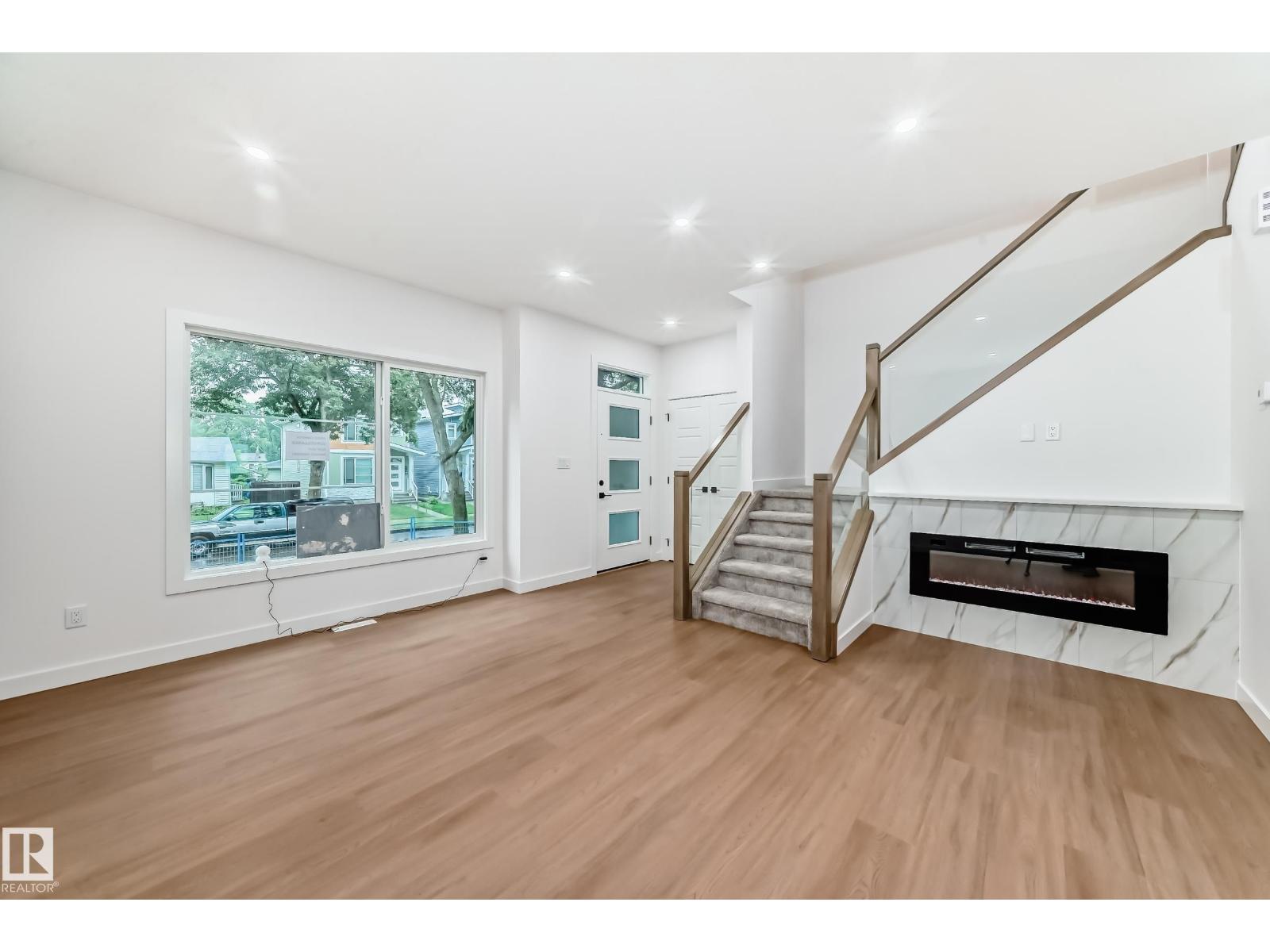 Property at 12034 47 ST NW image 3