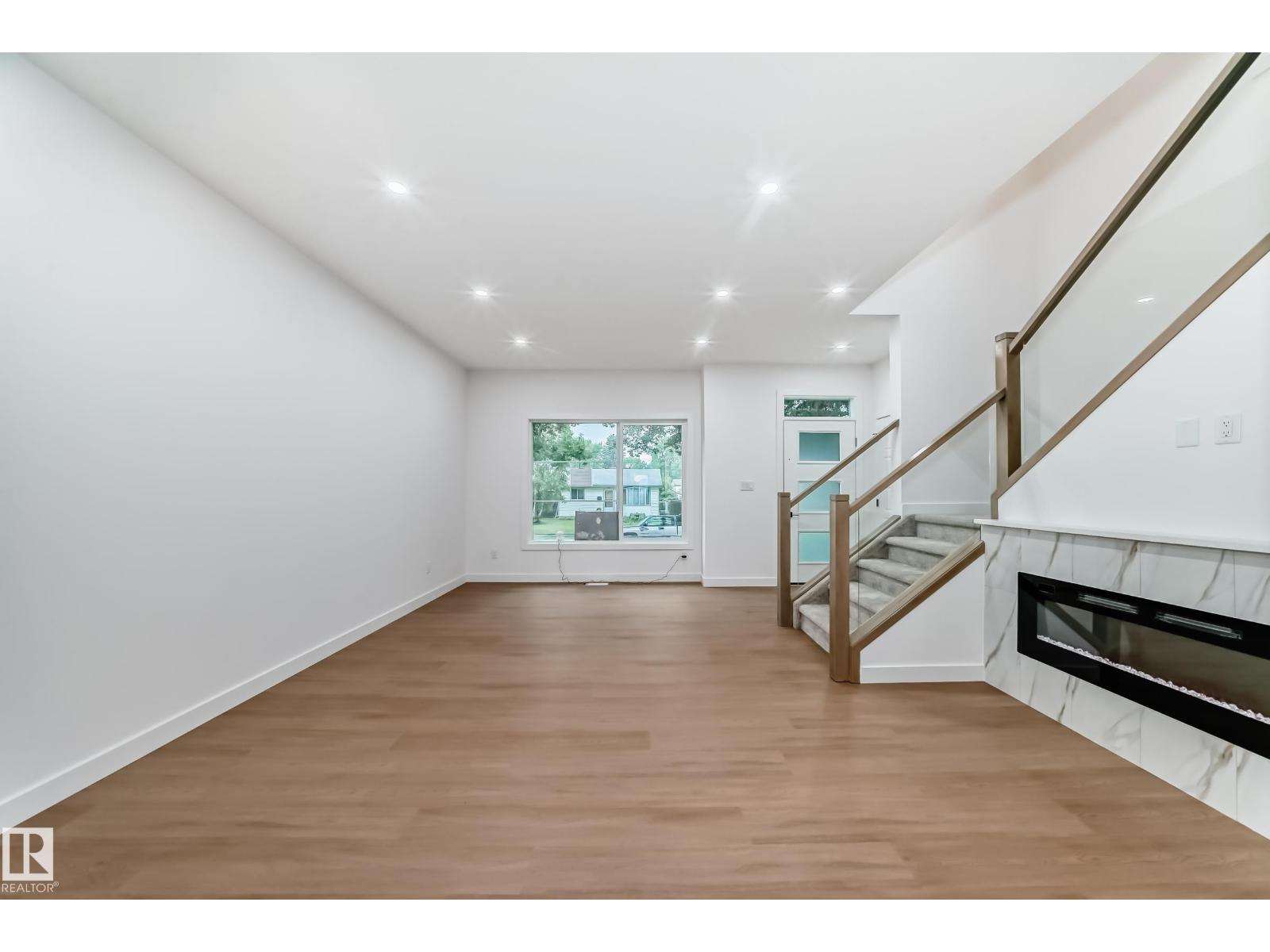 Property at 12034 47 ST NW image 4