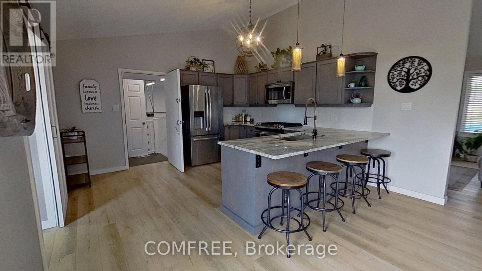1 Starlight Lane, Thames Centre, Ontario  N0L 1G5 - Photo 12 - X12333217