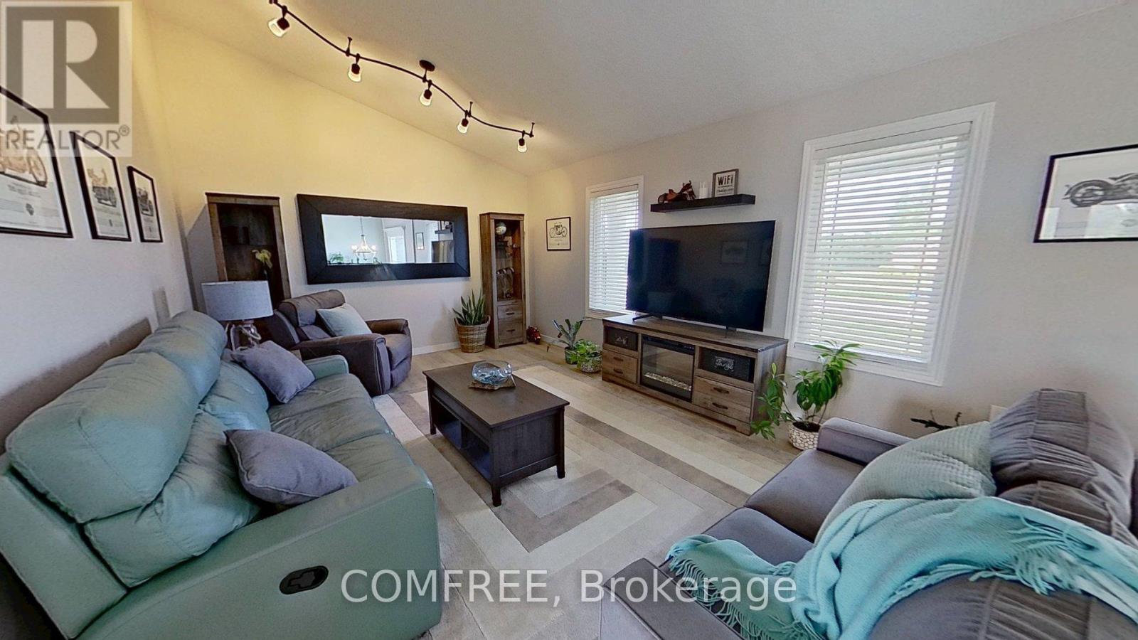 1 Starlight Lane, Thames Centre, Ontario  N0L 1G5 - Photo 9 - X12333217