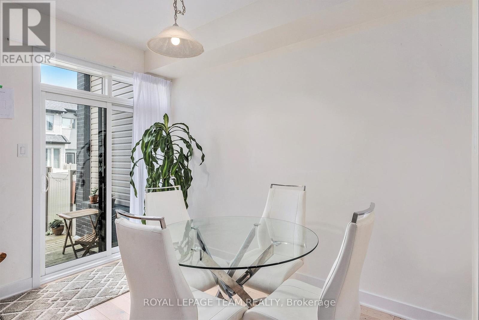 574 Triangle Street, Ottawa, Ontario  K2V 0M1 - Photo 11 - X12333352