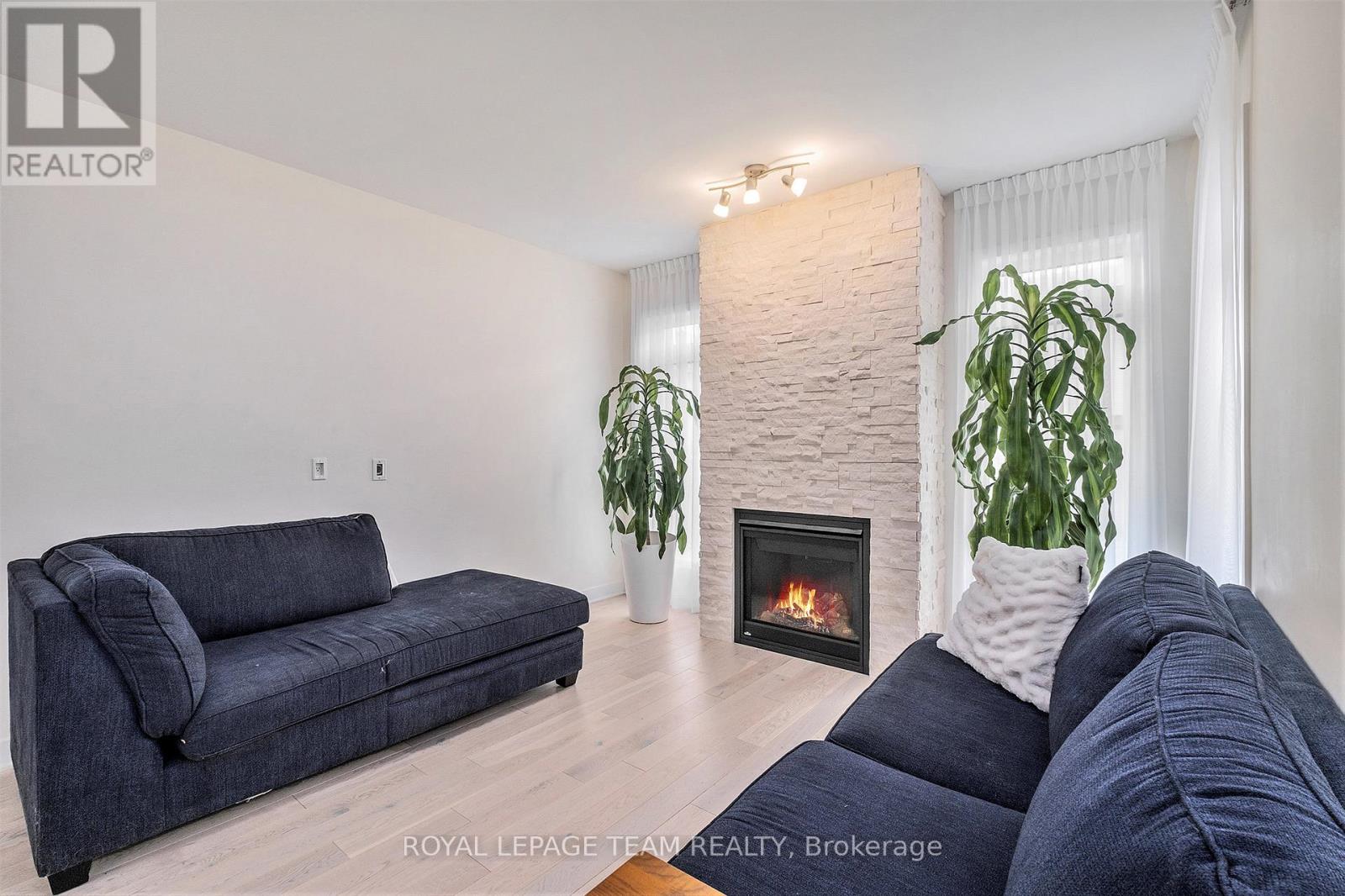 574 Triangle Street, Ottawa, Ontario  K2V 0M1 - Photo 13 - X12333352