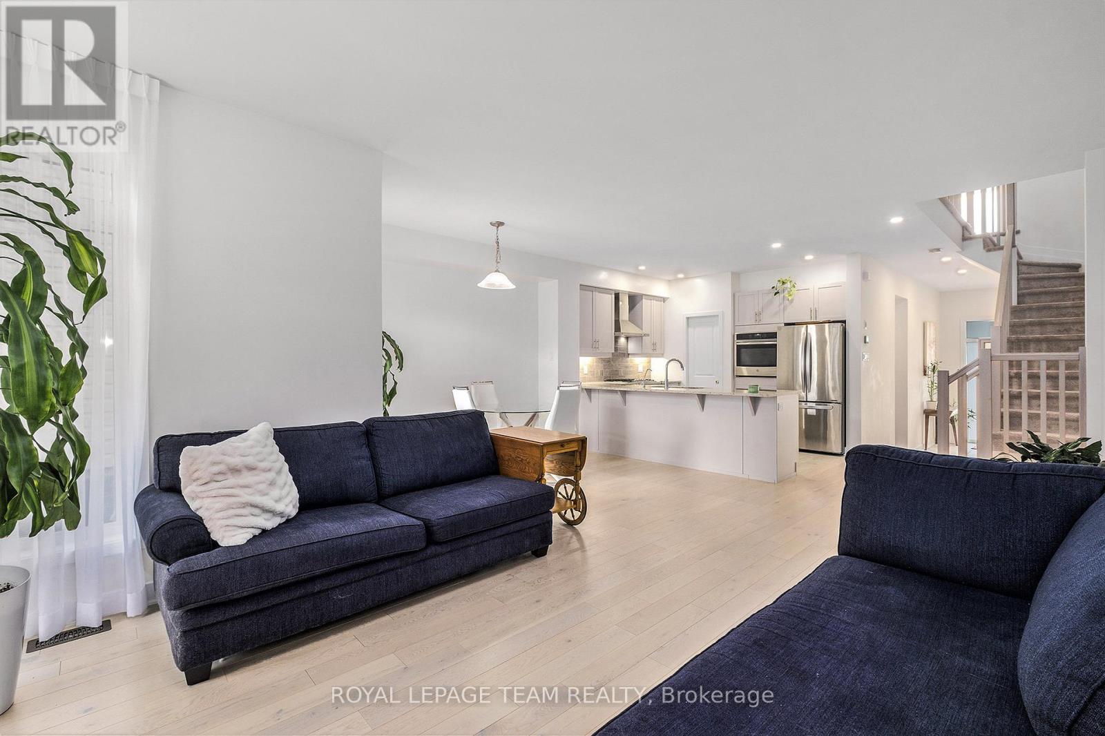 574 Triangle Street, Ottawa, Ontario  K2V 0M1 - Photo 15 - X12333352