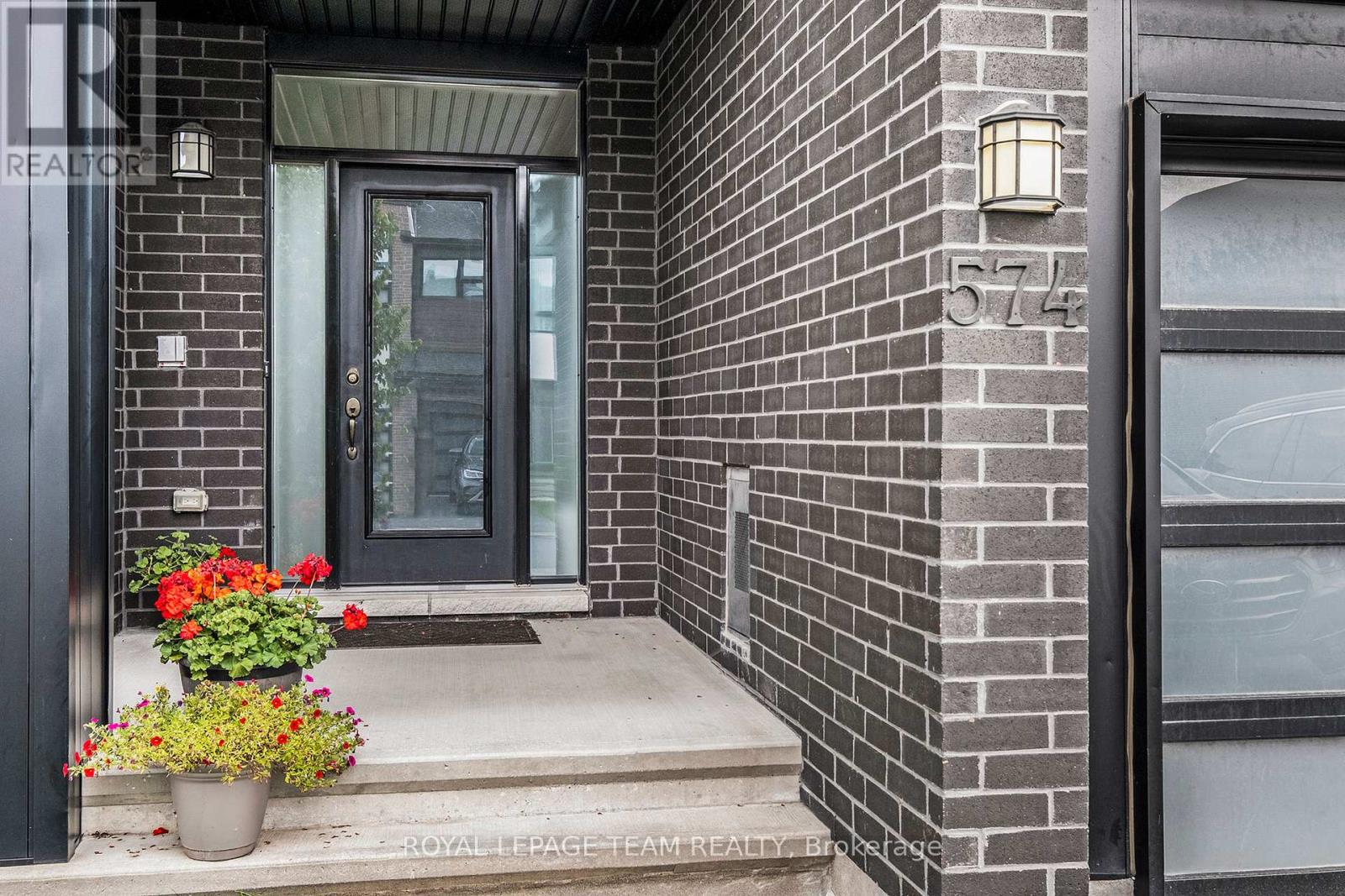 574 Triangle Street, Ottawa, Ontario  K2V 0M1 - Photo 3 - X12333352