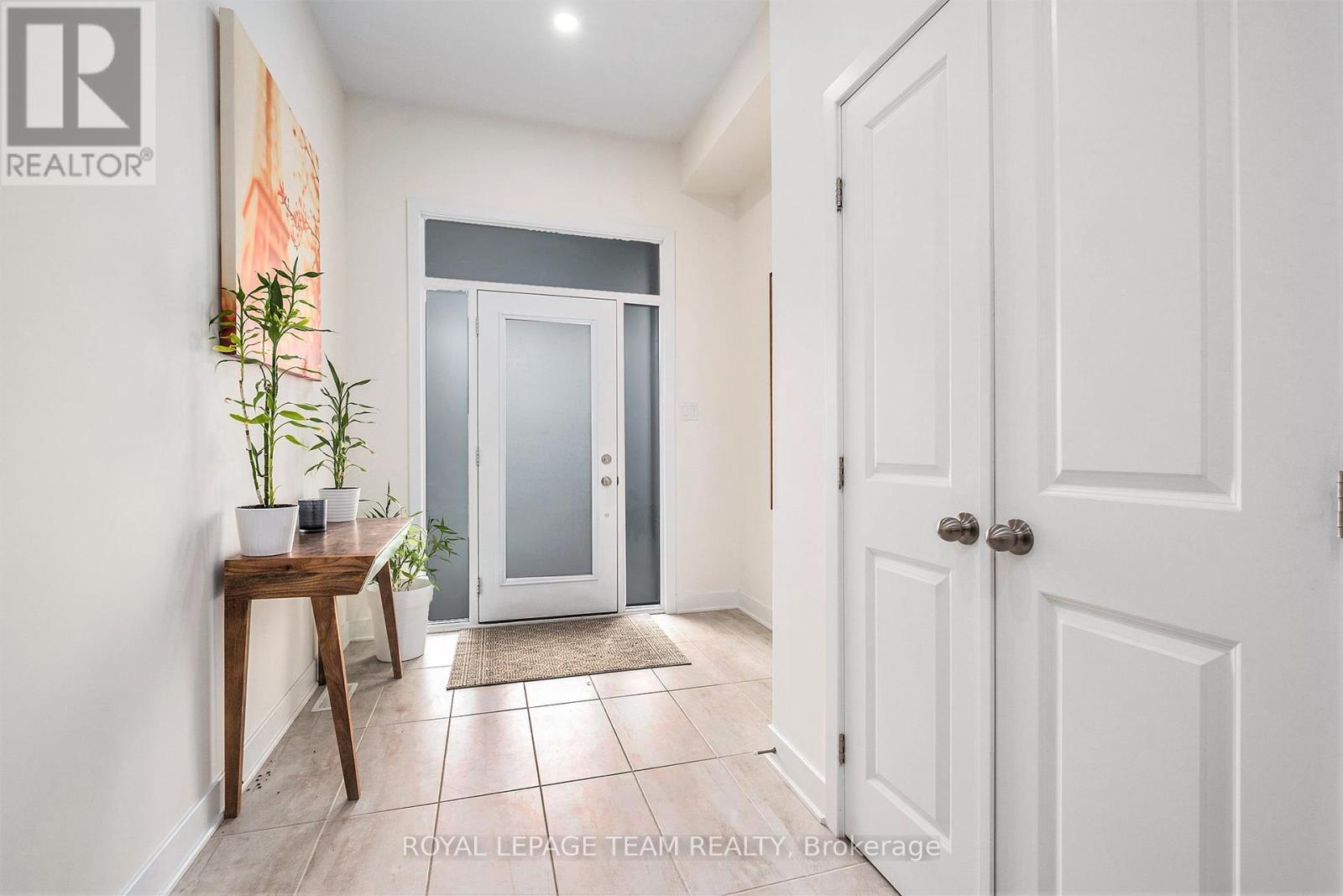 574 Triangle Street, Ottawa, Ontario  K2V 0M1 - Photo 4 - X12333352