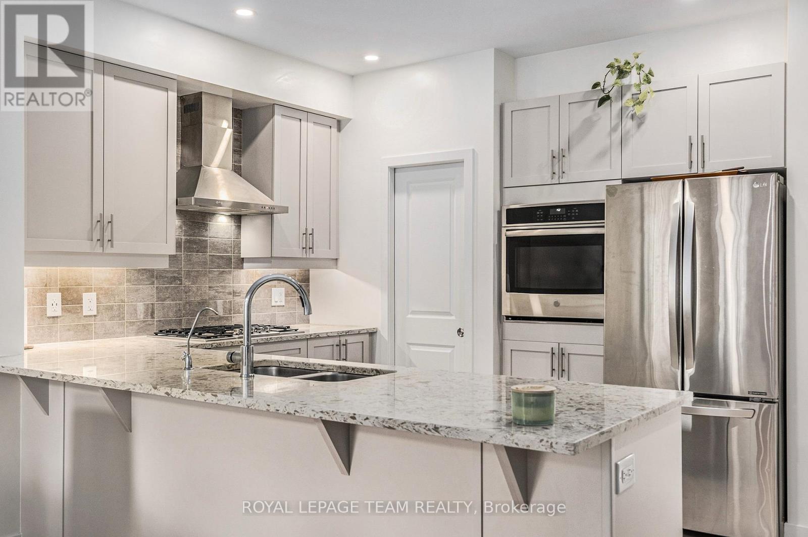 574 Triangle Street, Ottawa, Ontario  K2V 0M1 - Photo 6 - X12333352