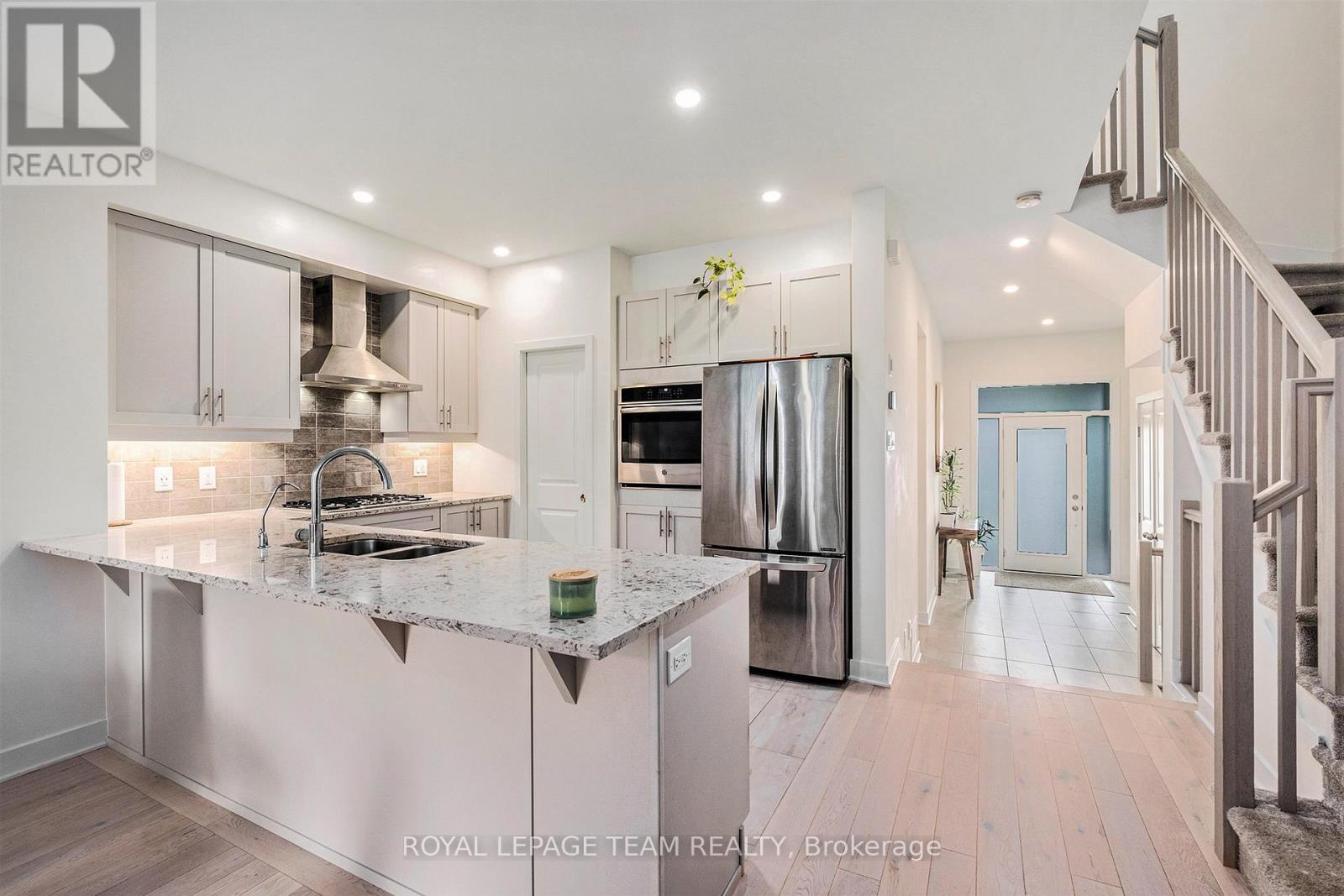 574 Triangle Street, Ottawa, Ontario  K2V 0M1 - Photo 7 - X12333352