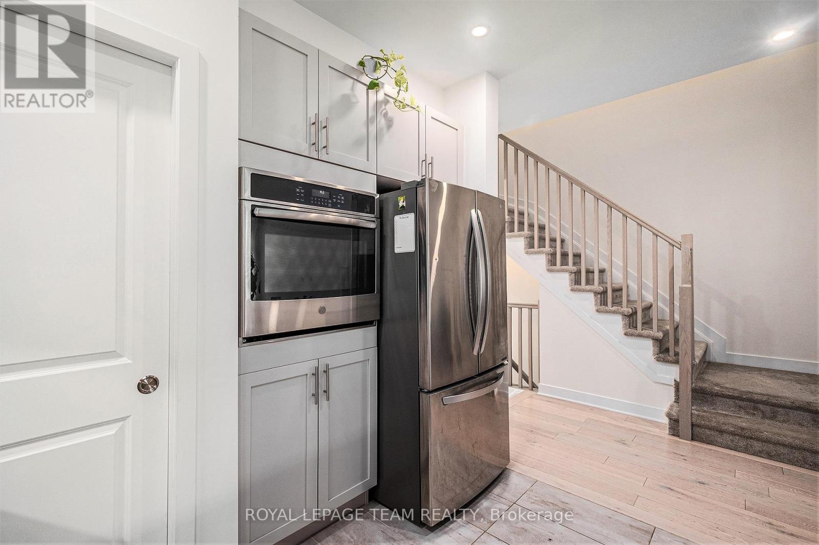 574 Triangle Street, Ottawa, Ontario  K2V 0M1 - Photo 8 - X12333352