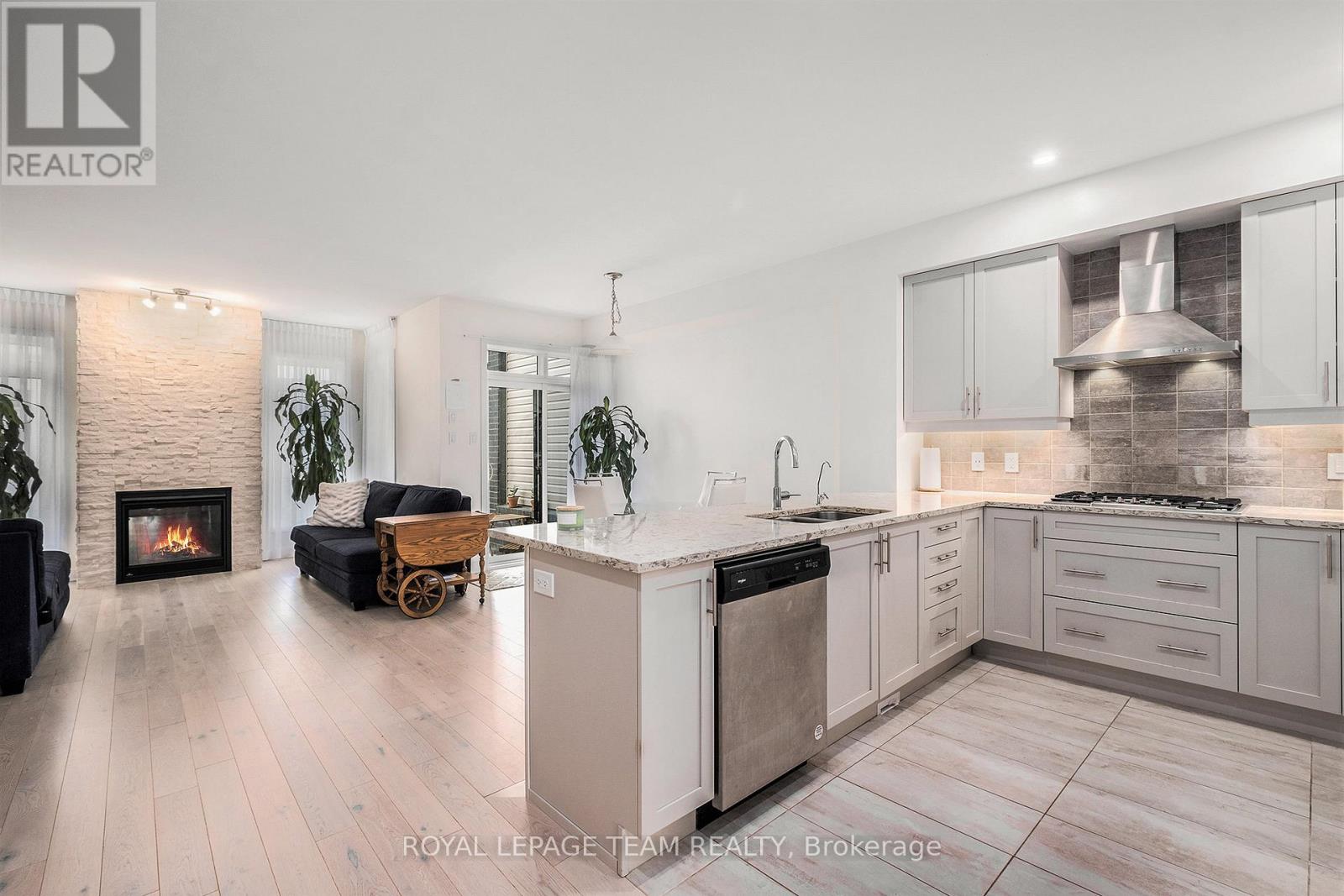 574 Triangle Street, Ottawa, Ontario  K2V 0M1 - Photo 9 - X12333352