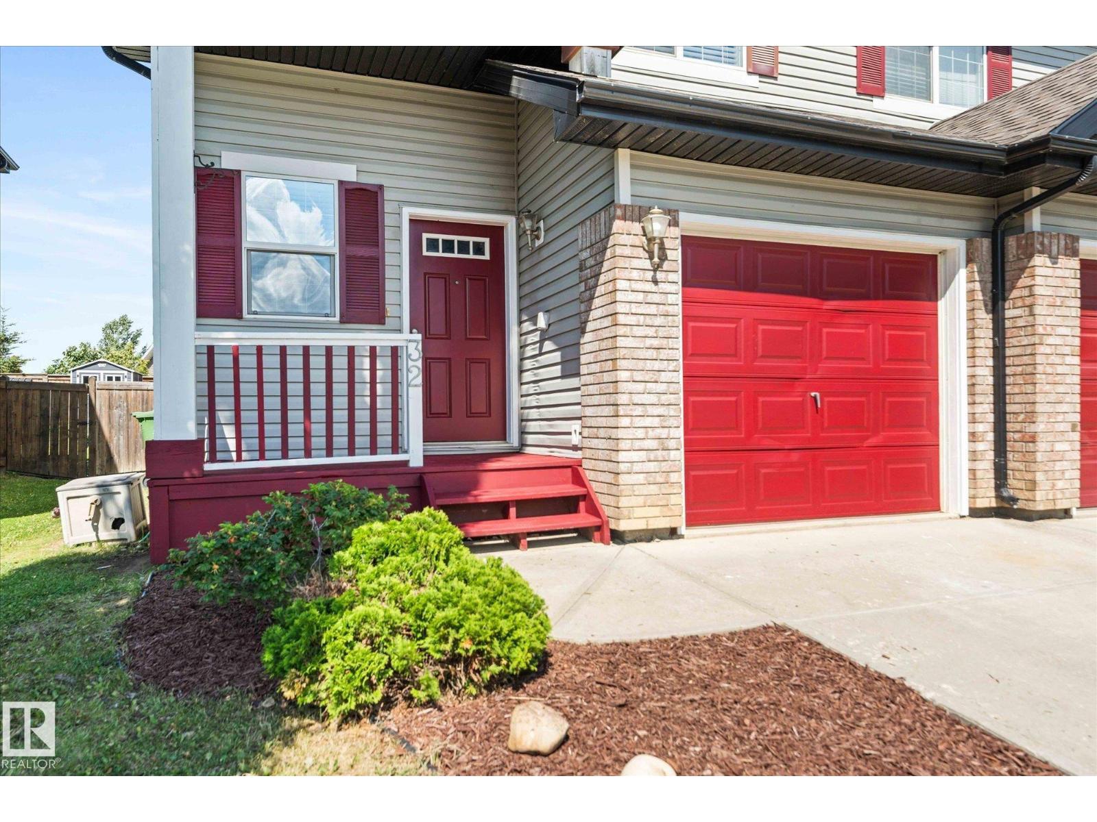 Property at 32 NEVIS CL image 1