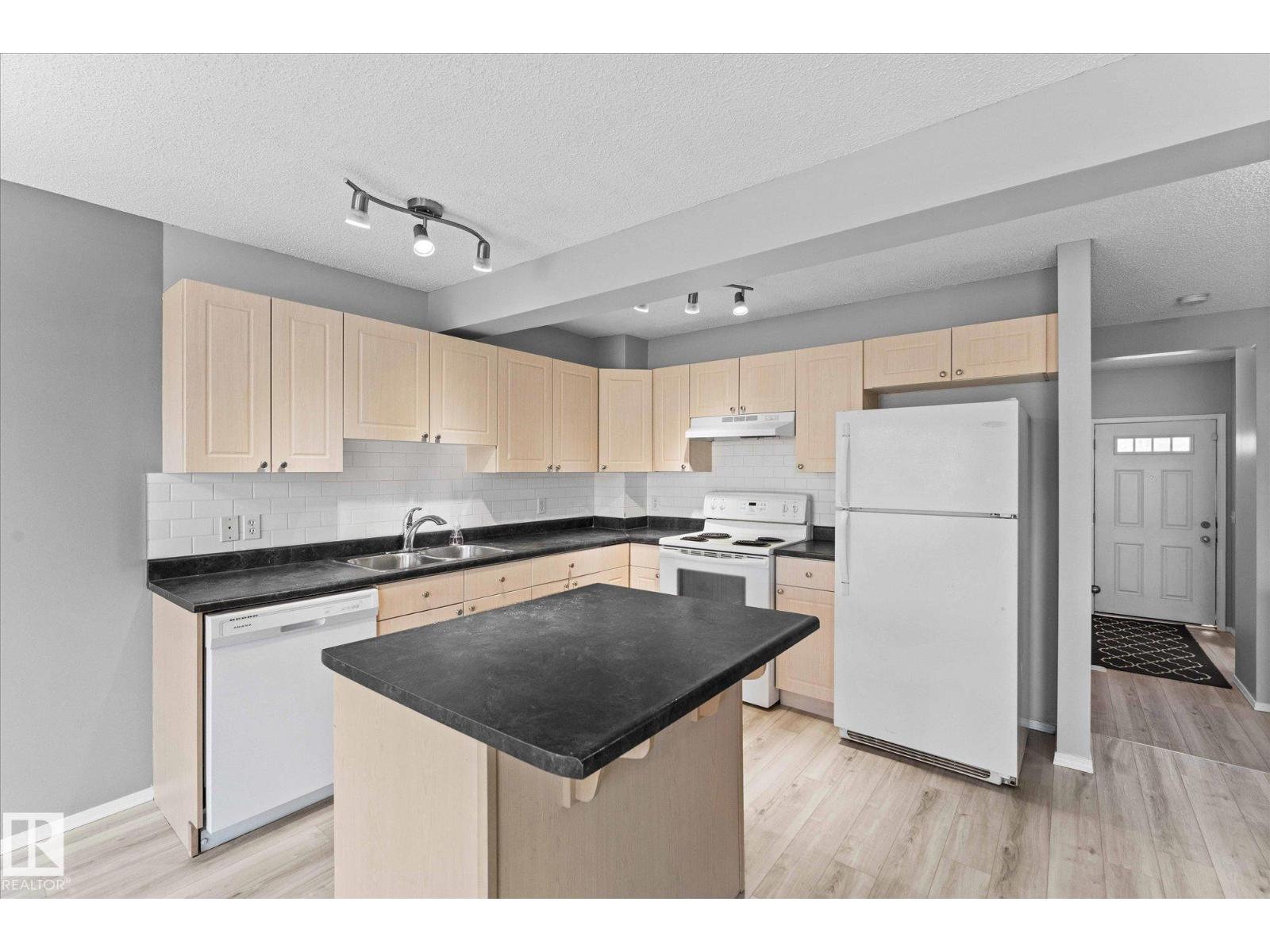 Property at 32 NEVIS CL image 5