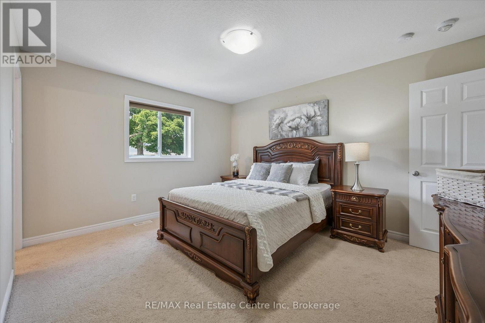 23 Ambrous Crescent, Guelph, Ontario  N1G 0G1 - Photo 10 - X12333260