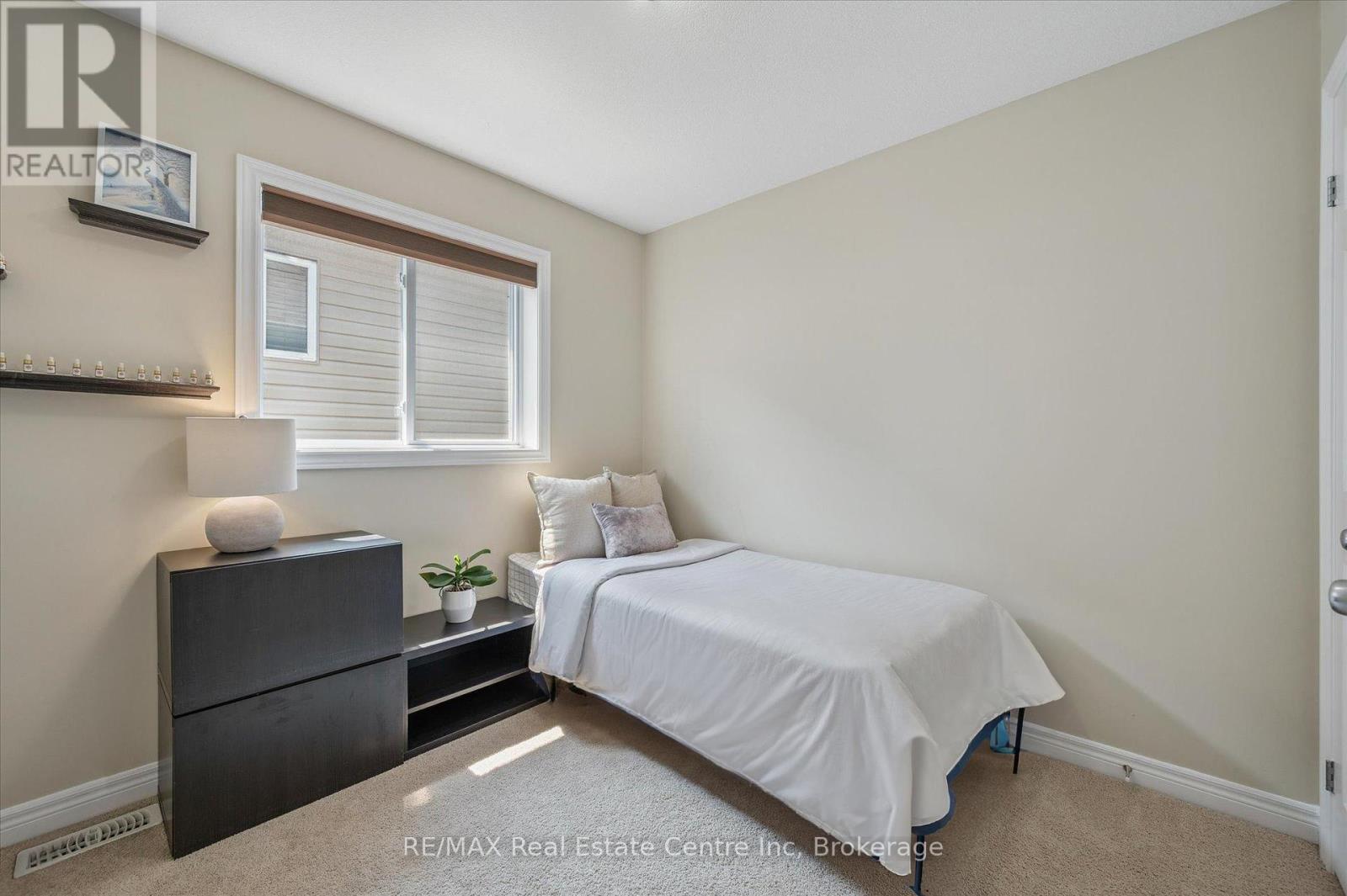 23 Ambrous Crescent, Guelph, Ontario  N1G 0G1 - Photo 14 - X12333260