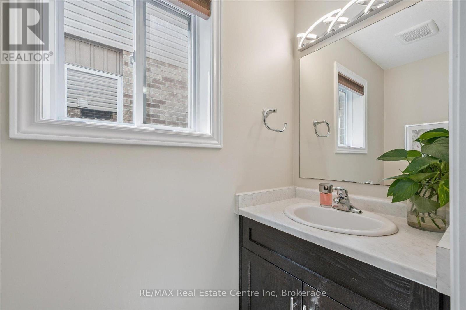 23 Ambrous Crescent, Guelph, Ontario  N1G 0G1 - Photo 9 - X12333260