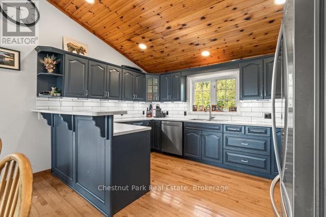 82 Seelys Road, Huntsville, Ontario  P1H 2J3 - Photo 12 - X12333325